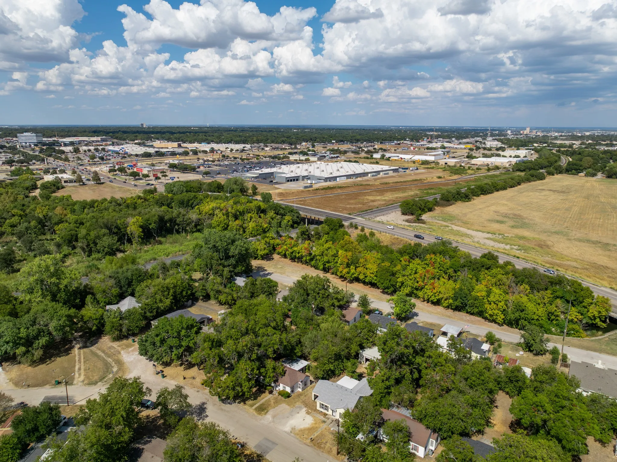 Single Family Residence For Sale in Mc Lennan County , 129 Victory Drive, Beverly Hills, Texas 76711, 3 Bedroom, 2 Bathroom, 2 Garage spaces, 1,168 Sqft, built in 1942, mls#21394586, Real Estate Agent in Beverly Hills, Homes For Sale in Mc Lennan county, Homes For Sale in Beverly Hills, Realtor in Beverly Hills Texas, Real Estate Brokerage Independent Realty Texas, Luminita Cordes Realtor