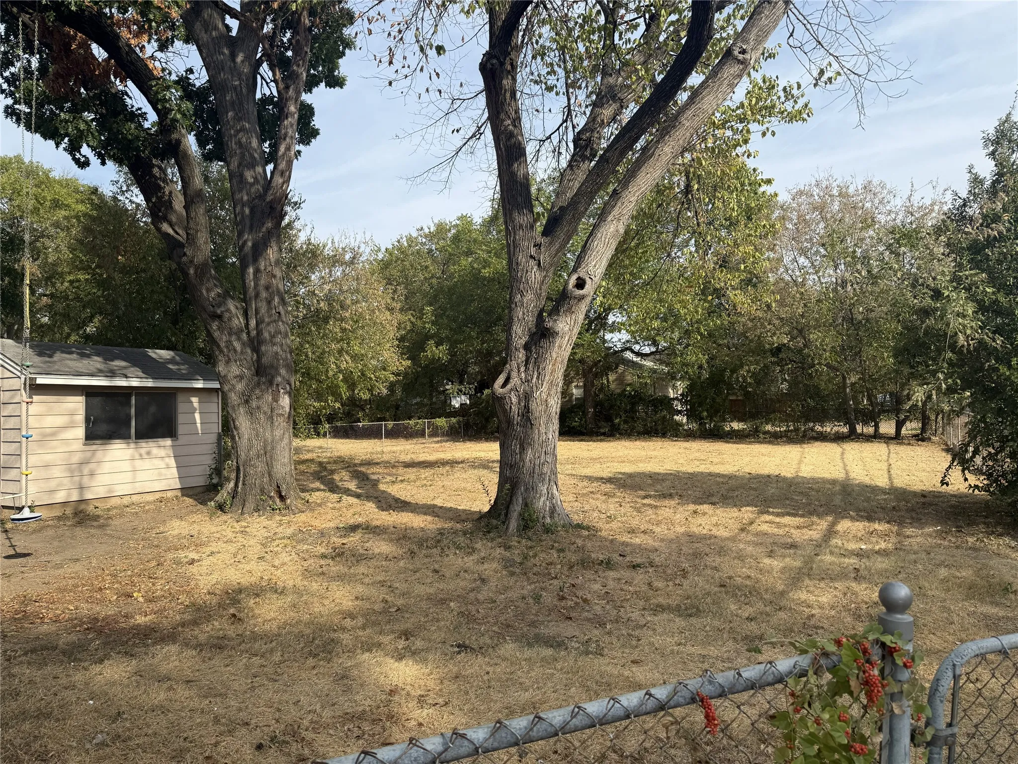 Single Family Residence For Sale in Dallas County , 617 E Union Bower Road, Irving, Texas 75061, 2 Bedroom, 1 Bathroom, Garage spaces, 1,076 Sqft, built in 1949, mls#21395585, Real Estate Agent in Irving, Homes For Sale in Dallas county, Homes For Sale in Irving, Realtor in Irving Texas, Real Estate Brokerage Independent Realty Texas, Luminita Cordes Realtor