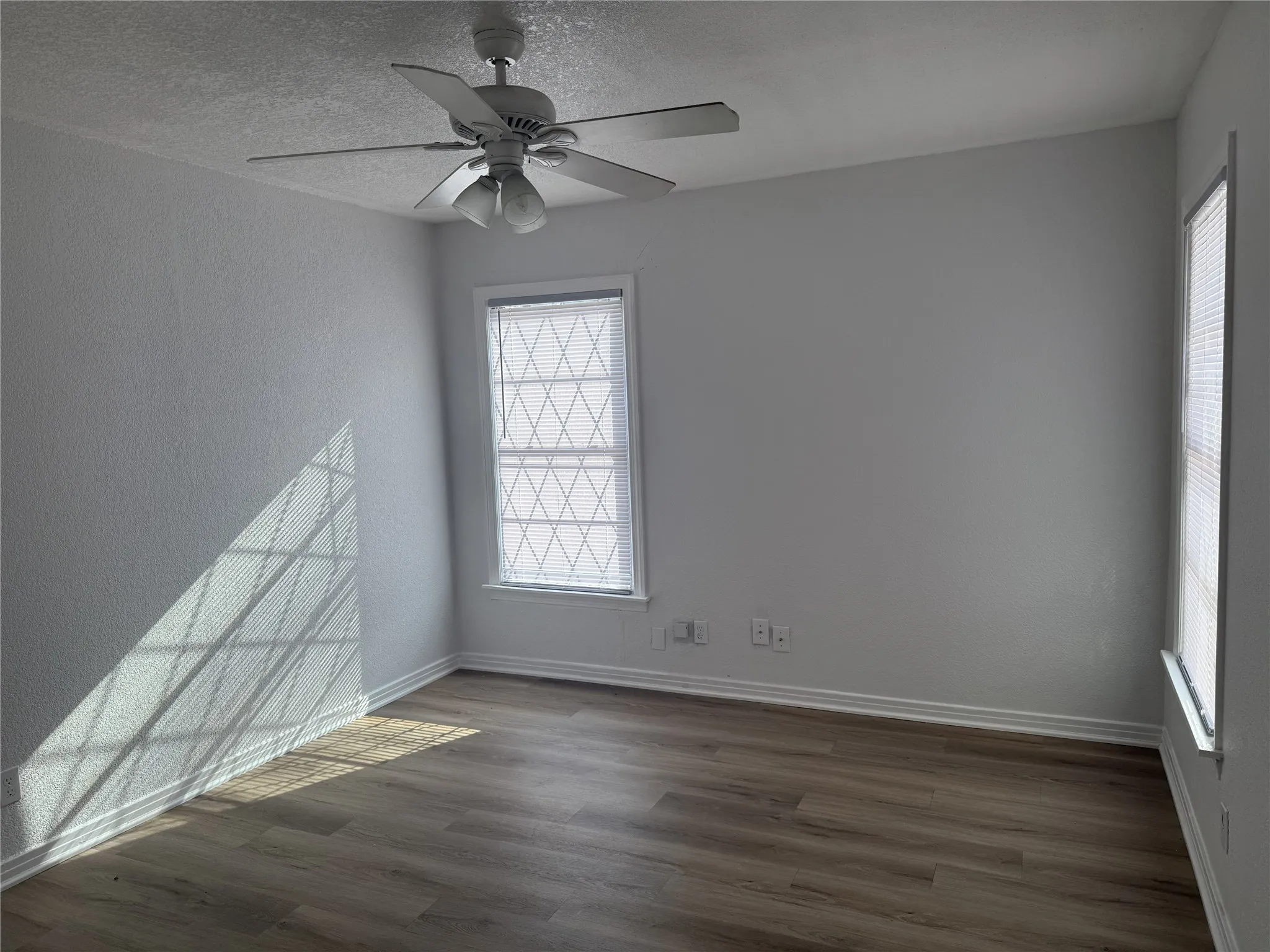 Single Family Residence For Sale in Dallas County , 617 E Union Bower Road, Irving, Texas 75061, 2 Bedroom, 1 Bathroom, Garage spaces, 1,076 Sqft, built in 1949, mls#21395585, Real Estate Agent in Irving, Homes For Sale in Dallas county, Homes For Sale in Irving, Realtor in Irving Texas, Real Estate Brokerage Independent Realty Texas, Luminita Cordes Realtor