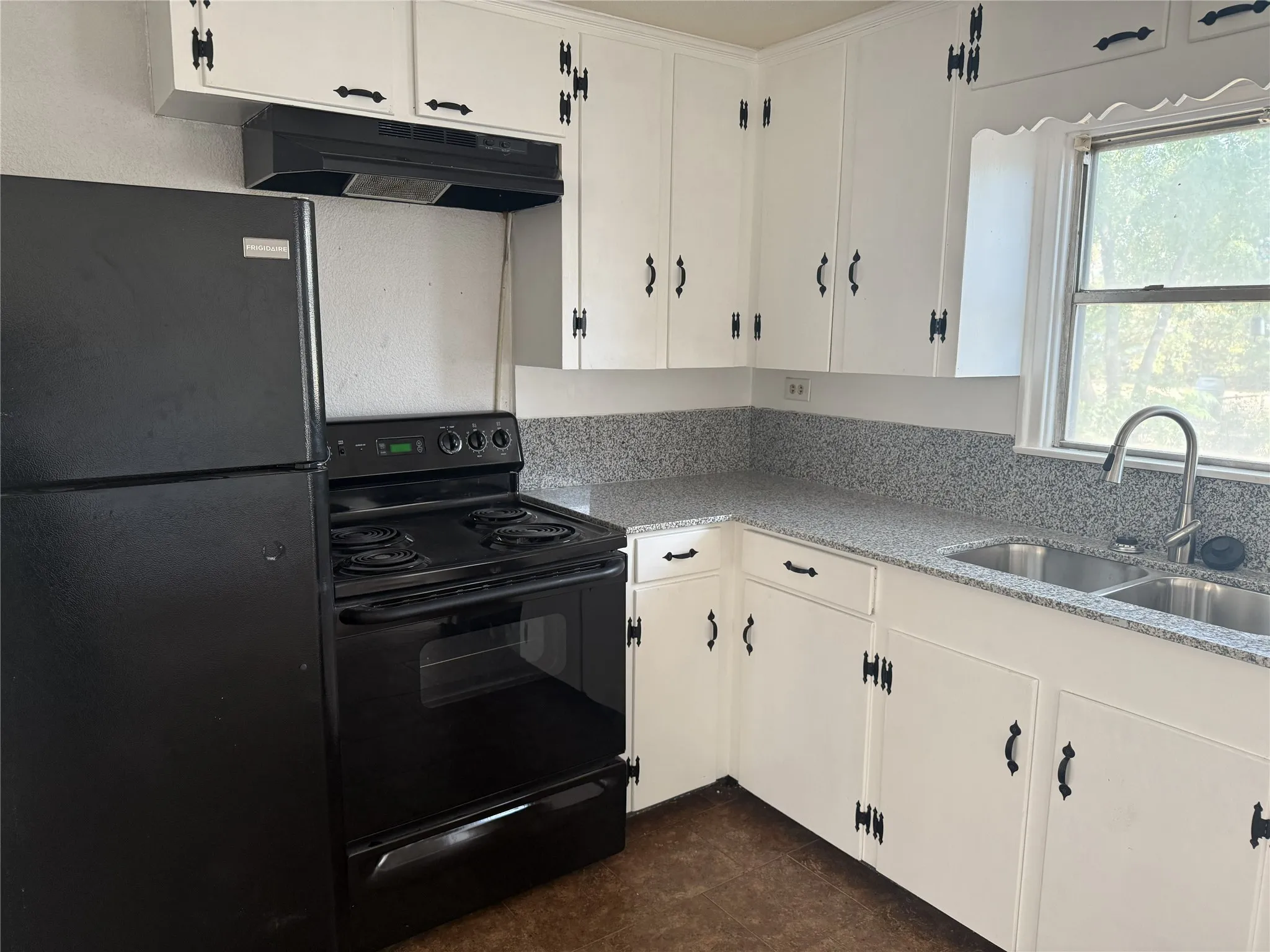 Single Family Residence For Sale in Dallas County , 617 E Union Bower Road, Irving, Texas 75061, 2 Bedroom, 1 Bathroom, Garage spaces, 1,076 Sqft, built in 1949, mls#21395585, Real Estate Agent in Irving, Homes For Sale in Dallas county, Homes For Sale in Irving, Realtor in Irving Texas, Real Estate Brokerage Independent Realty Texas, Luminita Cordes Realtor