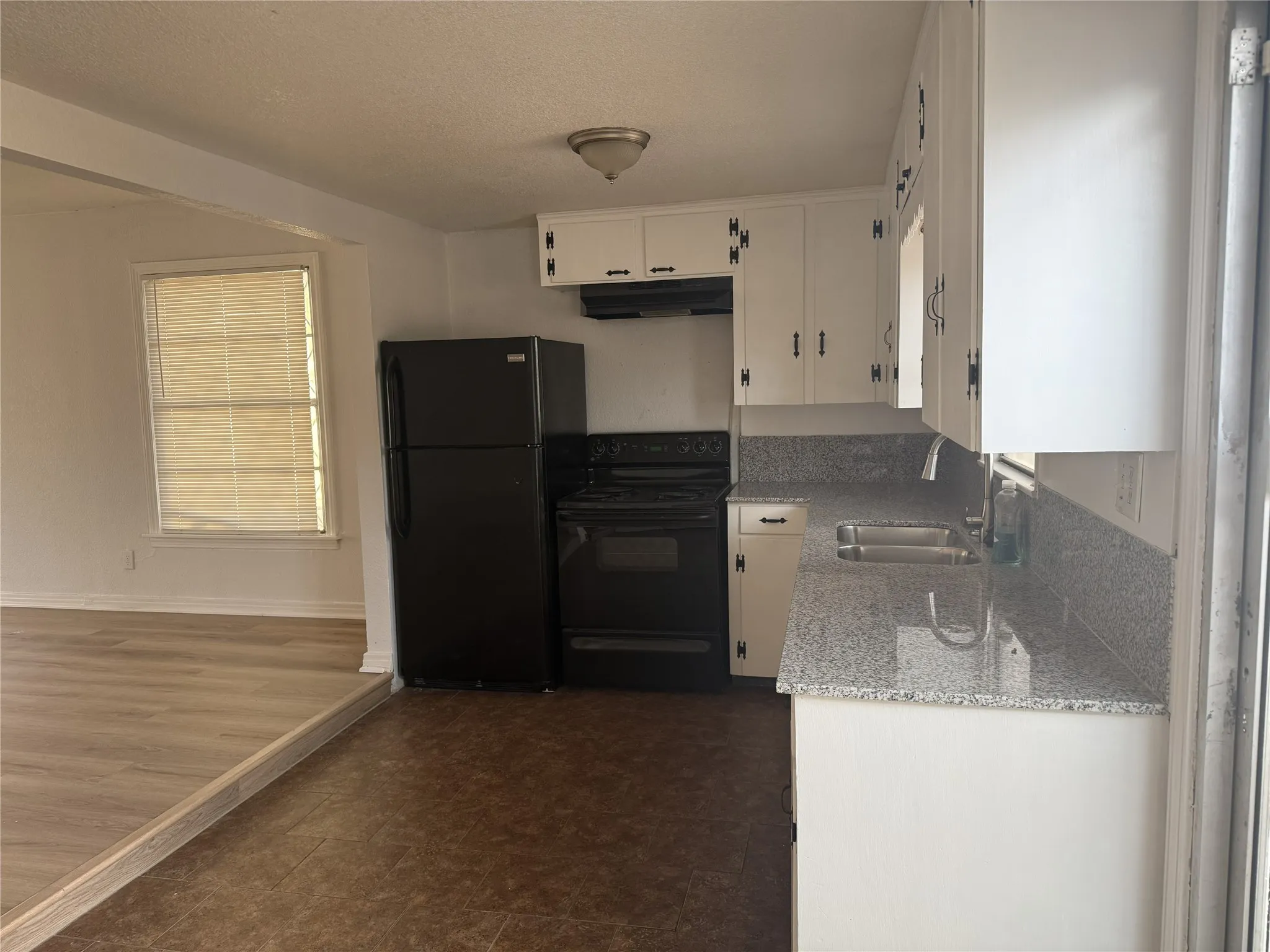 Single Family Residence For Sale in Dallas County , 617 E Union Bower Road, Irving, Texas 75061, 2 Bedroom, 1 Bathroom, Garage spaces, 1,076 Sqft, built in 1949, mls#21395585, Real Estate Agent in Irving, Homes For Sale in Dallas county, Homes For Sale in Irving, Realtor in Irving Texas, Real Estate Brokerage Independent Realty Texas, Luminita Cordes Realtor