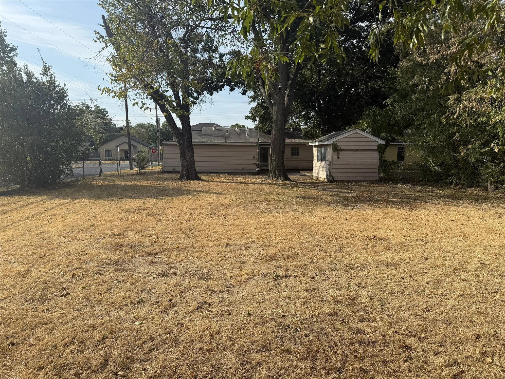 Single Family Residence For Sale in Dallas County , 617 E Union Bower Road, Irving, Texas 75061, 2 Bedroom, 1 Bathroom, Garage spaces, 1,076 Sqft, built in 1949, mls#21395585, Real Estate Agent in Irving, Homes For Sale in Dallas county, Homes For Sale in Irving, Realtor in Irving Texas, Real Estate Brokerage Independent Realty Texas, Luminita Cordes Realtor