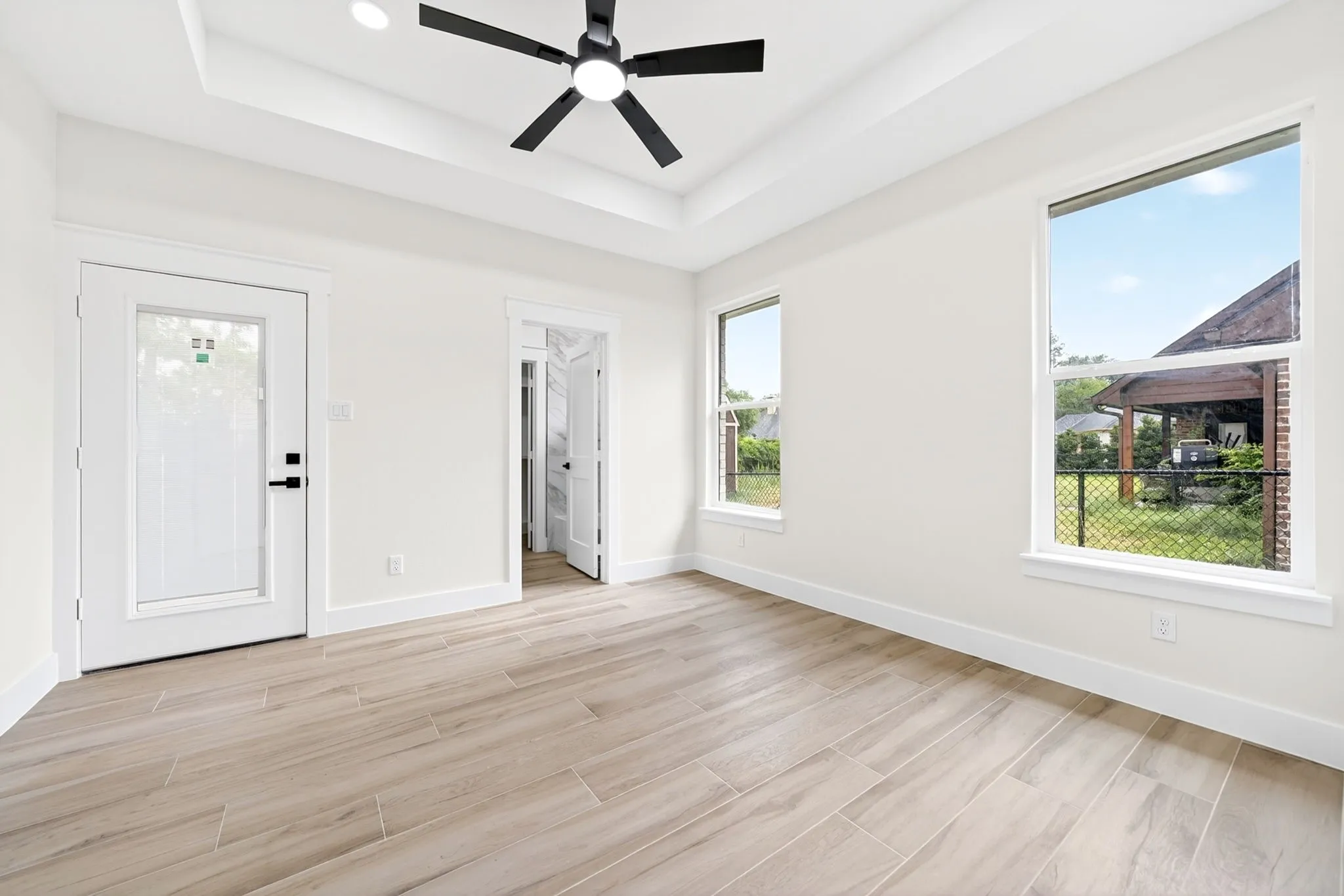 Tray ceiling with recessed lighting and a ceiling fan