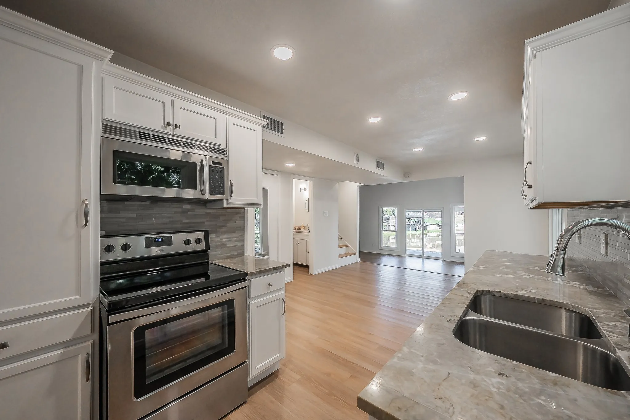 Single Family Residence For Sale in Tarrant County , 508 Harbor Drive S, Azle, Texas 76020, 2 Bedroom, 2 Bathroom, 1 Garage spaces, 1,191 Sqft, built in 1973, mls#21395603, Real Estate Agent in Azle, Homes For Sale in Tarrant county, Homes For Sale in Azle, Realtor in Azle Texas, Real Estate Brokerage Independent Realty Texas, Luminita Cordes Realtor