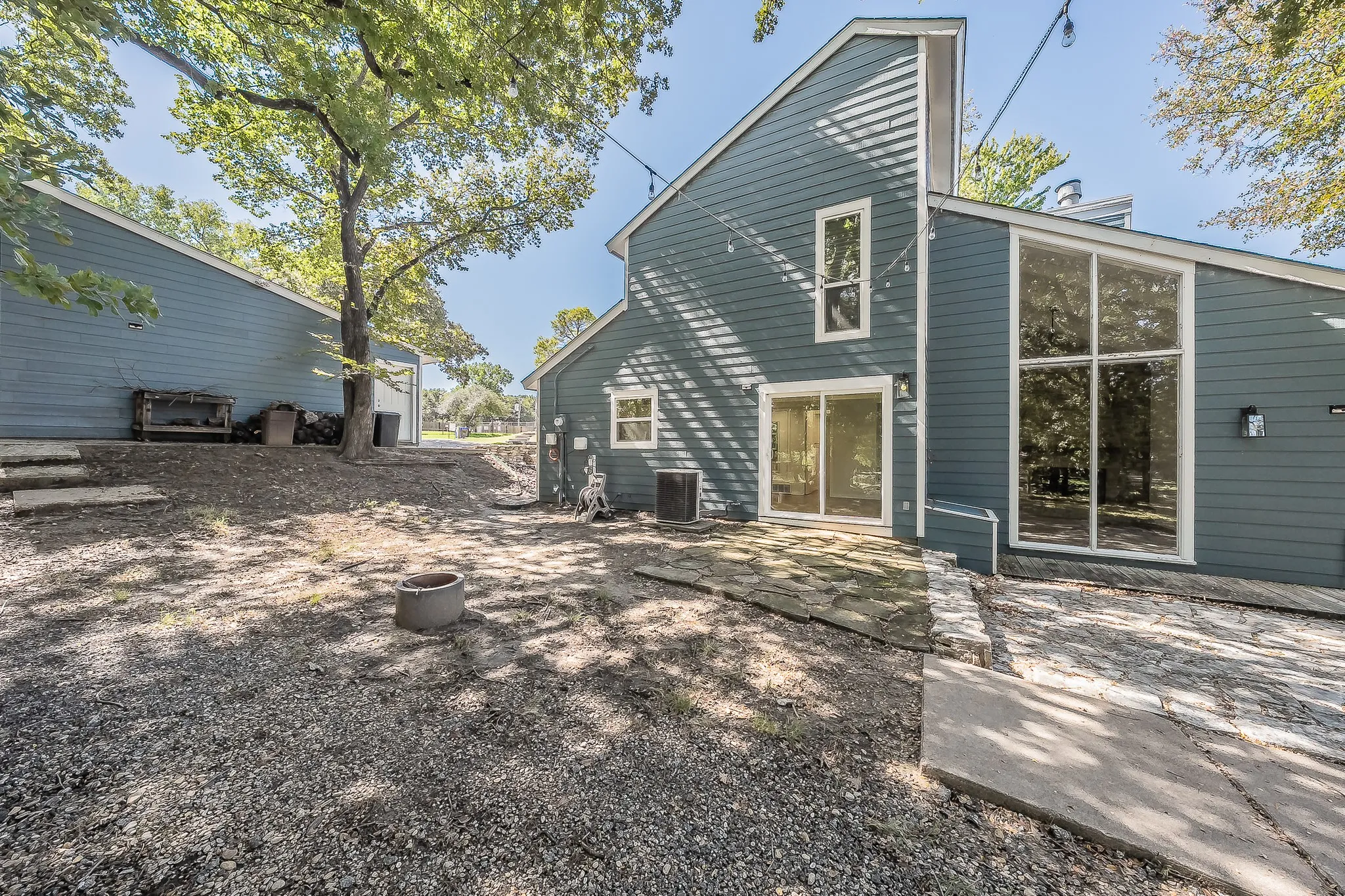 Single Family Residence For Sale in Tarrant County , 508 Harbor Drive S, Azle, Texas 76020, 2 Bedroom, 2 Bathroom, 1 Garage spaces, 1,191 Sqft, built in 1973, mls#21395603, Real Estate Agent in Azle, Homes For Sale in Tarrant county, Homes For Sale in Azle, Realtor in Azle Texas, Real Estate Brokerage Independent Realty Texas, Luminita Cordes Realtor
