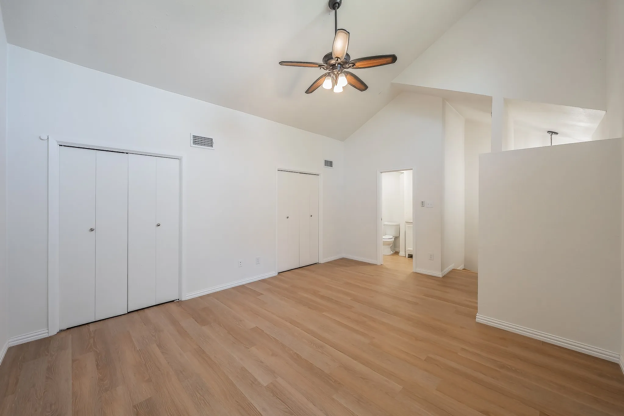 Single Family Residence For Sale in Tarrant County , 508 Harbor Drive S, Azle, Texas 76020, 2 Bedroom, 2 Bathroom, 1 Garage spaces, 1,191 Sqft, built in 1973, mls#21395603, Real Estate Agent in Azle, Homes For Sale in Tarrant county, Homes For Sale in Azle, Realtor in Azle Texas, Real Estate Brokerage Independent Realty Texas, Luminita Cordes Realtor