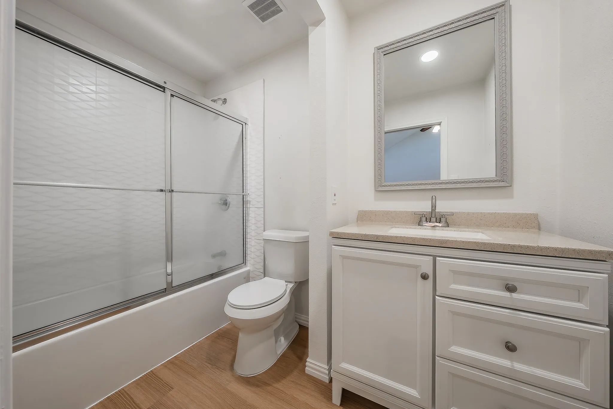 Single Family Residence For Sale in Tarrant County , 508 Harbor Drive S, Azle, Texas 76020, 2 Bedroom, 2 Bathroom, 1 Garage spaces, 1,191 Sqft, built in 1973, mls#21395603, Real Estate Agent in Azle, Homes For Sale in Tarrant county, Homes For Sale in Azle, Realtor in Azle Texas, Real Estate Brokerage Independent Realty Texas, Luminita Cordes Realtor