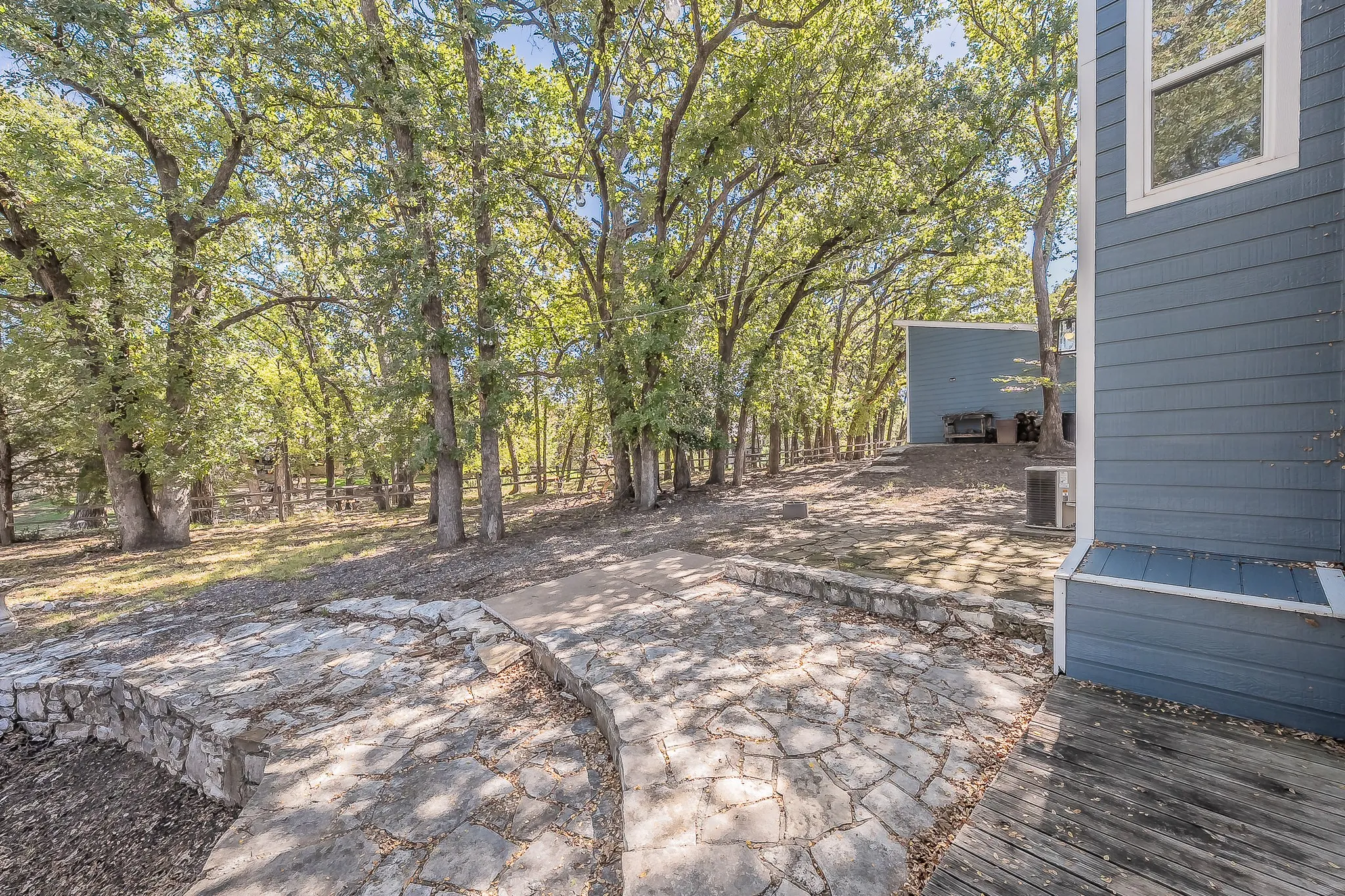 Single Family Residence For Sale in Tarrant County , 508 Harbor Drive S, Azle, Texas 76020, 2 Bedroom, 2 Bathroom, 1 Garage spaces, 1,191 Sqft, built in 1973, mls#21395603, Real Estate Agent in Azle, Homes For Sale in Tarrant county, Homes For Sale in Azle, Realtor in Azle Texas, Real Estate Brokerage Independent Realty Texas, Luminita Cordes Realtor