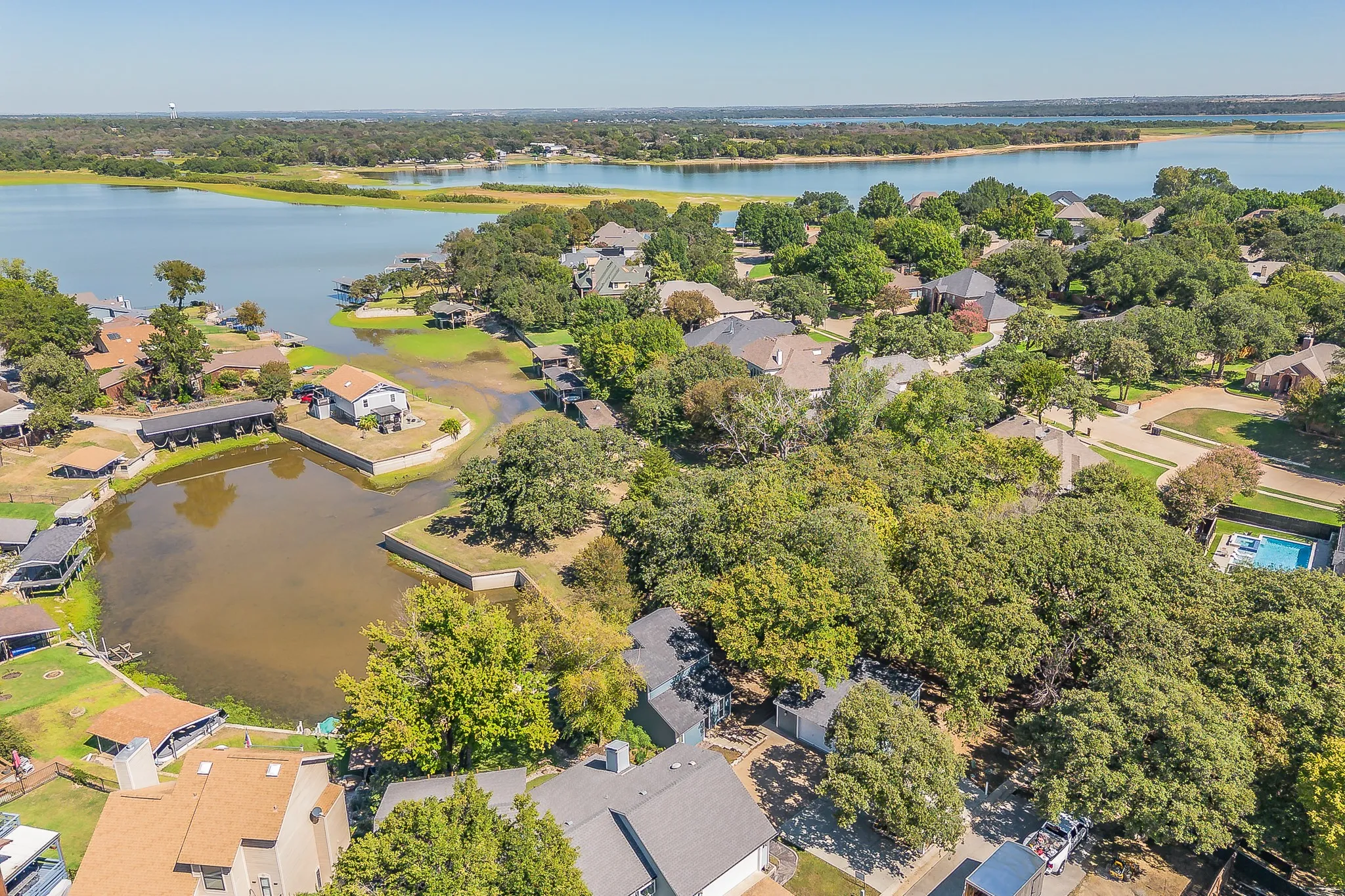 Single Family Residence For Sale in Tarrant County , 508 Harbor Drive S, Azle, Texas 76020, 2 Bedroom, 2 Bathroom, 1 Garage spaces, 1,191 Sqft, built in 1973, mls#21395603, Real Estate Agent in Azle, Homes For Sale in Tarrant county, Homes For Sale in Azle, Realtor in Azle Texas, Real Estate Brokerage Independent Realty Texas, Luminita Cordes Realtor