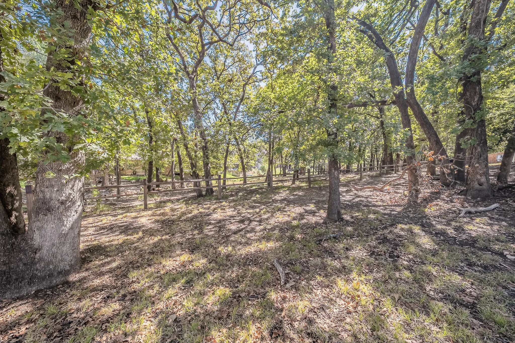 Single Family Residence For Sale in Tarrant County , 508 Harbor Drive S, Azle, Texas 76020, 2 Bedroom, 2 Bathroom, 1 Garage spaces, 1,191 Sqft, built in 1973, mls#21395603, Real Estate Agent in Azle, Homes For Sale in Tarrant county, Homes For Sale in Azle, Realtor in Azle Texas, Real Estate Brokerage Independent Realty Texas, Luminita Cordes Realtor