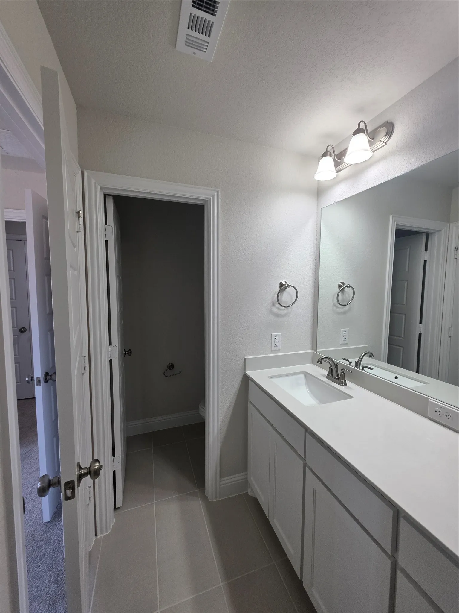 Townhouse For Rent in Tarrant County , 6914 Yellow Hammer Way, Arlington, Texas 76001, 3 Bedroom, 3 Bathroom, 2 Garage spaces, 1,706 Sqft, built in 2026, mls#21395605, Real Estate Agent in Arlington, Homes For Rent in Tarrant county, Homes For Rent in Arlington, Realtor in Arlington Texas, Real Estate Brokerage Independent Realty Texas, Luminita Cordes Realtor