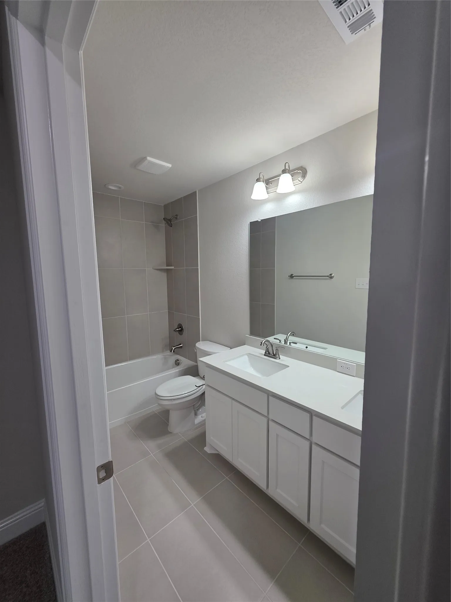 Townhouse For Rent in Tarrant County , 6914 Yellow Hammer Way, Arlington, Texas 76001, 3 Bedroom, 3 Bathroom, 2 Garage spaces, 1,706 Sqft, built in 2026, mls#21395605, Real Estate Agent in Arlington, Homes For Rent in Tarrant county, Homes For Rent in Arlington, Realtor in Arlington Texas, Real Estate Brokerage Independent Realty Texas, Luminita Cordes Realtor