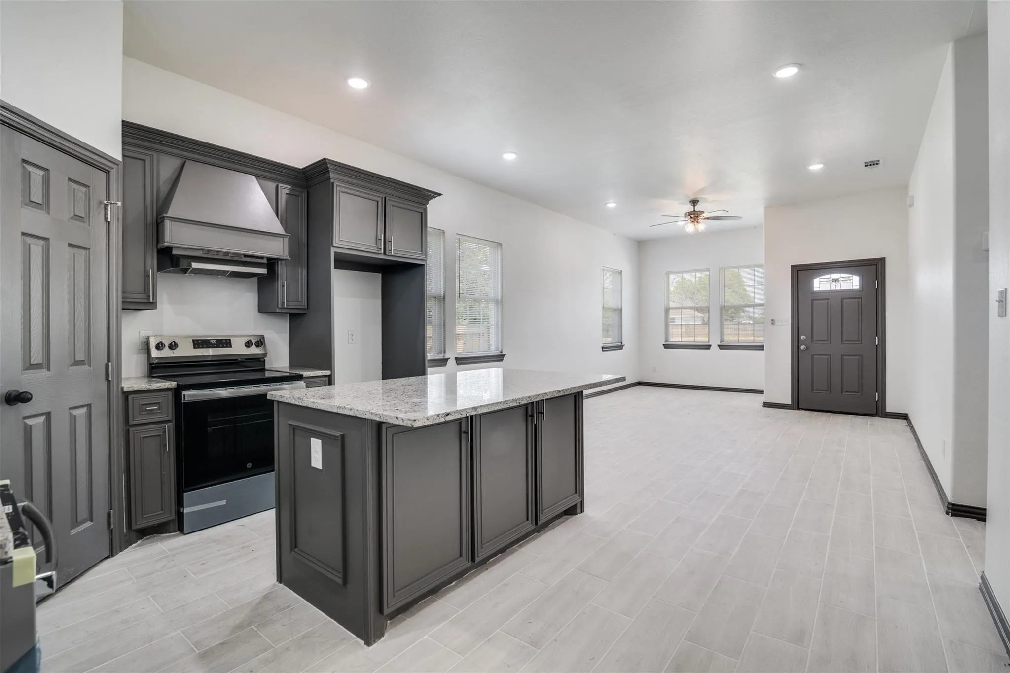 Single Family Residence For Sale in Hunt County , 705 Lakeland Drive, West Tawakoni, Texas 75474, 3 Bedroom, 2 Bathroom, 2 Garage spaces, 1,342 Sqft, built in 2023, mls#21395599, Real Estate Agent in West Tawakoni, Homes For Sale in Hunt county, Homes For Sale in West Tawakoni, Realtor in West Tawakoni Texas, Real Estate Brokerage Independent Realty Texas, Luminita Cordes Realtor