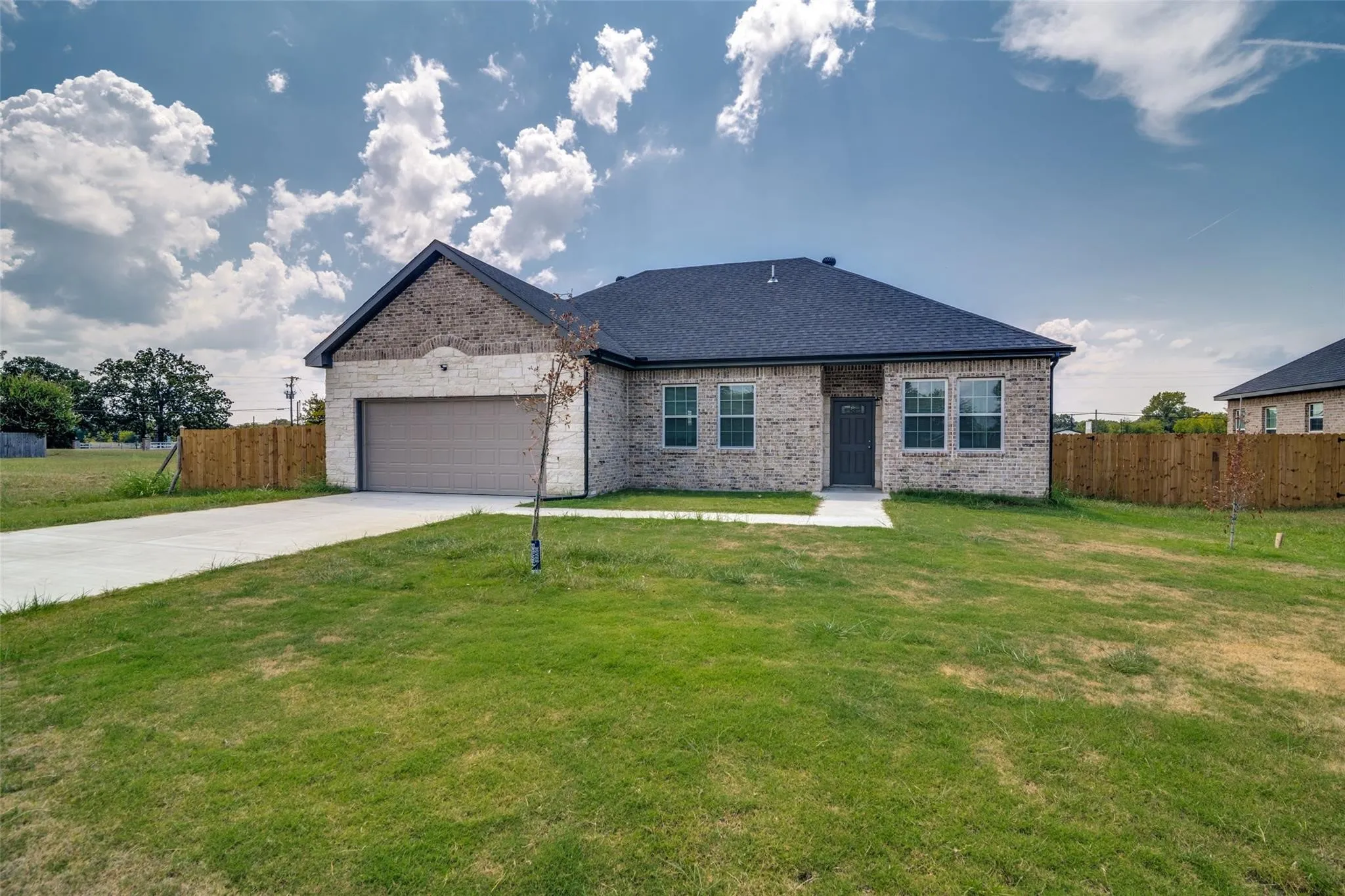 Single Family Residence For Sale in Hunt County , 705 Lakeland Drive, West Tawakoni, Texas 75474, 3 Bedroom, 2 Bathroom, 2 Garage spaces, 1,342 Sqft, built in 2023, mls#21395599, Real Estate Agent in West Tawakoni, Homes For Sale in Hunt county, Homes For Sale in West Tawakoni, Realtor in West Tawakoni Texas, Real Estate Brokerage Independent Realty Texas, Luminita Cordes Realtor