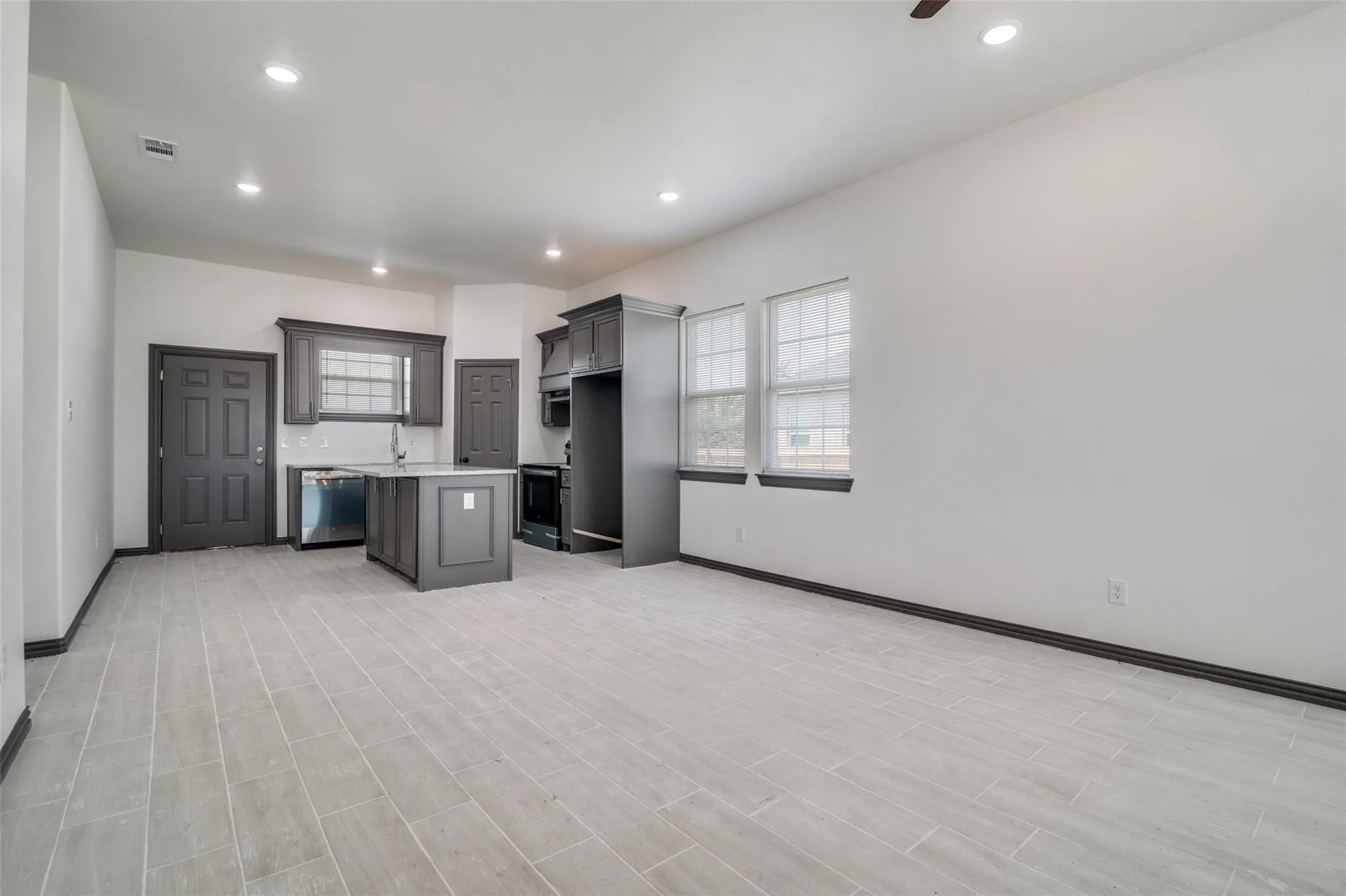 Single Family Residence For Sale in Hunt County , 705 Lakeland Drive, West Tawakoni, Texas 75474, 3 Bedroom, 2 Bathroom, 2 Garage spaces, 1,342 Sqft, built in 2023, mls#21395599, Real Estate Agent in West Tawakoni, Homes For Sale in Hunt county, Homes For Sale in West Tawakoni, Realtor in West Tawakoni Texas, Real Estate Brokerage Independent Realty Texas, Luminita Cordes Realtor