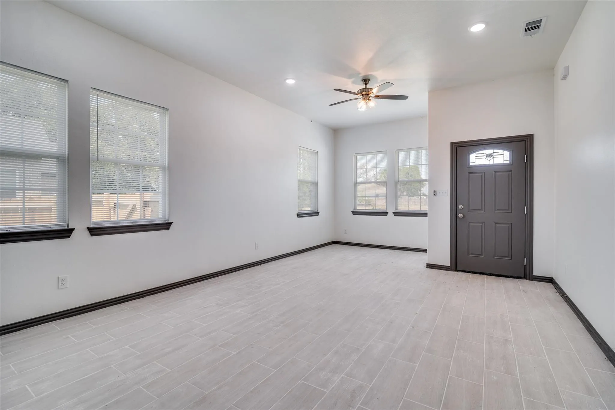 Single Family Residence For Sale in Hunt County , 705 Lakeland Drive, West Tawakoni, Texas 75474, 3 Bedroom, 2 Bathroom, 2 Garage spaces, 1,342 Sqft, built in 2023, mls#21395599, Real Estate Agent in West Tawakoni, Homes For Sale in Hunt county, Homes For Sale in West Tawakoni, Realtor in West Tawakoni Texas, Real Estate Brokerage Independent Realty Texas, Luminita Cordes Realtor