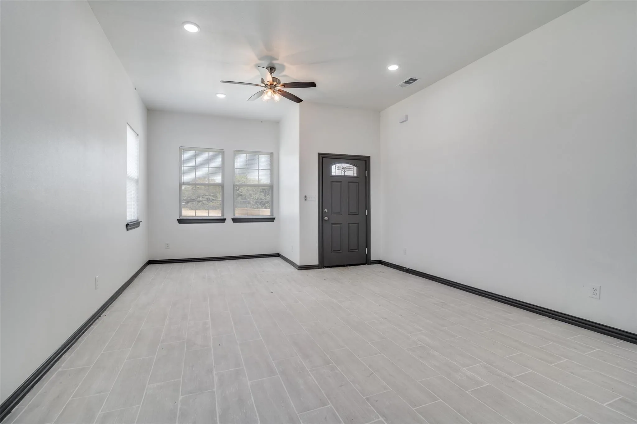 Single Family Residence For Sale in Hunt County , 705 Lakeland Drive, West Tawakoni, Texas 75474, 3 Bedroom, 2 Bathroom, 2 Garage spaces, 1,342 Sqft, built in 2023, mls#21395599, Real Estate Agent in West Tawakoni, Homes For Sale in Hunt county, Homes For Sale in West Tawakoni, Realtor in West Tawakoni Texas, Real Estate Brokerage Independent Realty Texas, Luminita Cordes Realtor