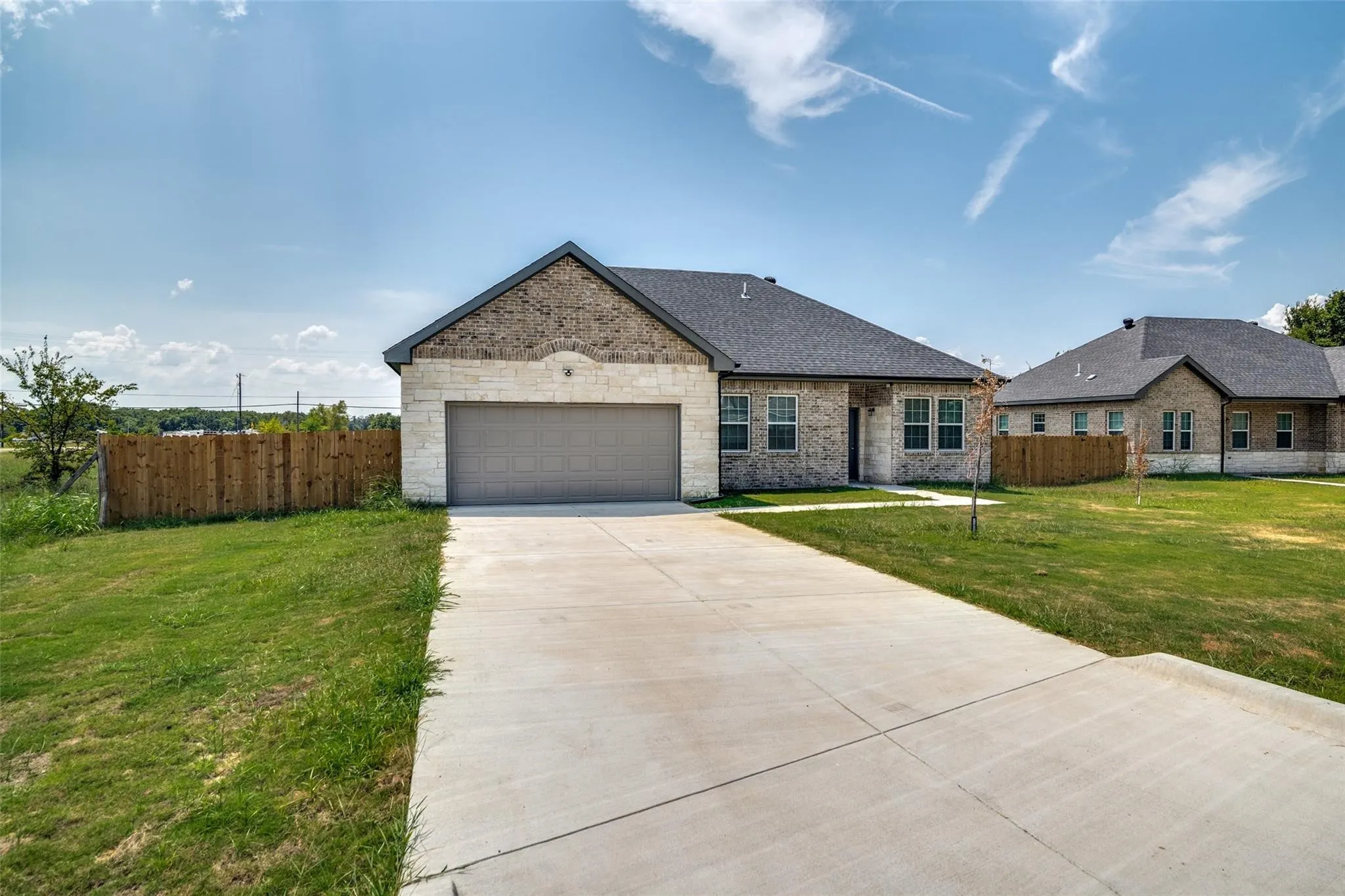 Single Family Residence For Sale in Hunt County , 705 Lakeland Drive, West Tawakoni, Texas 75474, 3 Bedroom, 2 Bathroom, 2 Garage spaces, 1,342 Sqft, built in 2023, mls#21395599, Real Estate Agent in West Tawakoni, Homes For Sale in Hunt county, Homes For Sale in West Tawakoni, Realtor in West Tawakoni Texas, Real Estate Brokerage Independent Realty Texas, Luminita Cordes Realtor