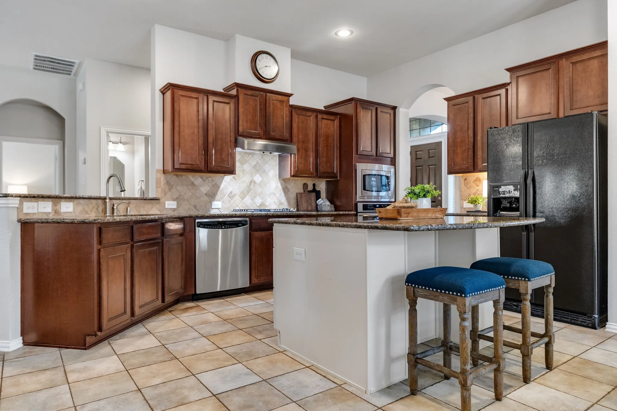 Single Family Residence For Sale in Collin County , 534 Waters Edge Way, Murphy, Texas 75094, 5 Bedroom, 3 Bathroom, 2 Garage spaces, 3,546 Sqft, built in 2007, mls#21394471, Real Estate Agent in Murphy, Homes For Sale in Collin county, Homes For Sale in Murphy, Realtor in Murphy Texas, Real Estate Brokerage Independent Realty Texas, Luminita Cordes Realtor