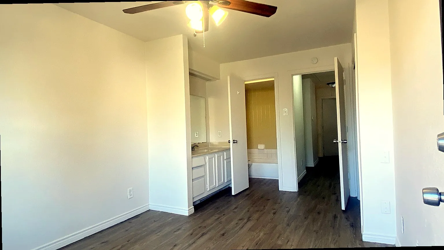 Condominium For Sale in Dallas County , 6019 Ridgecrest Road 204B, Dallas, Texas 75231, 2 Bedroom, 3 Bathroom, 1 Garage spaces, 1,092 Sqft, built in 1979, mls#21395578, Real Estate Agent in Dallas, Homes For Sale in Dallas county, Homes For Sale in Dallas, Realtor in Dallas Texas, Real Estate Brokerage Independent Realty Texas, Luminita Cordes Realtor