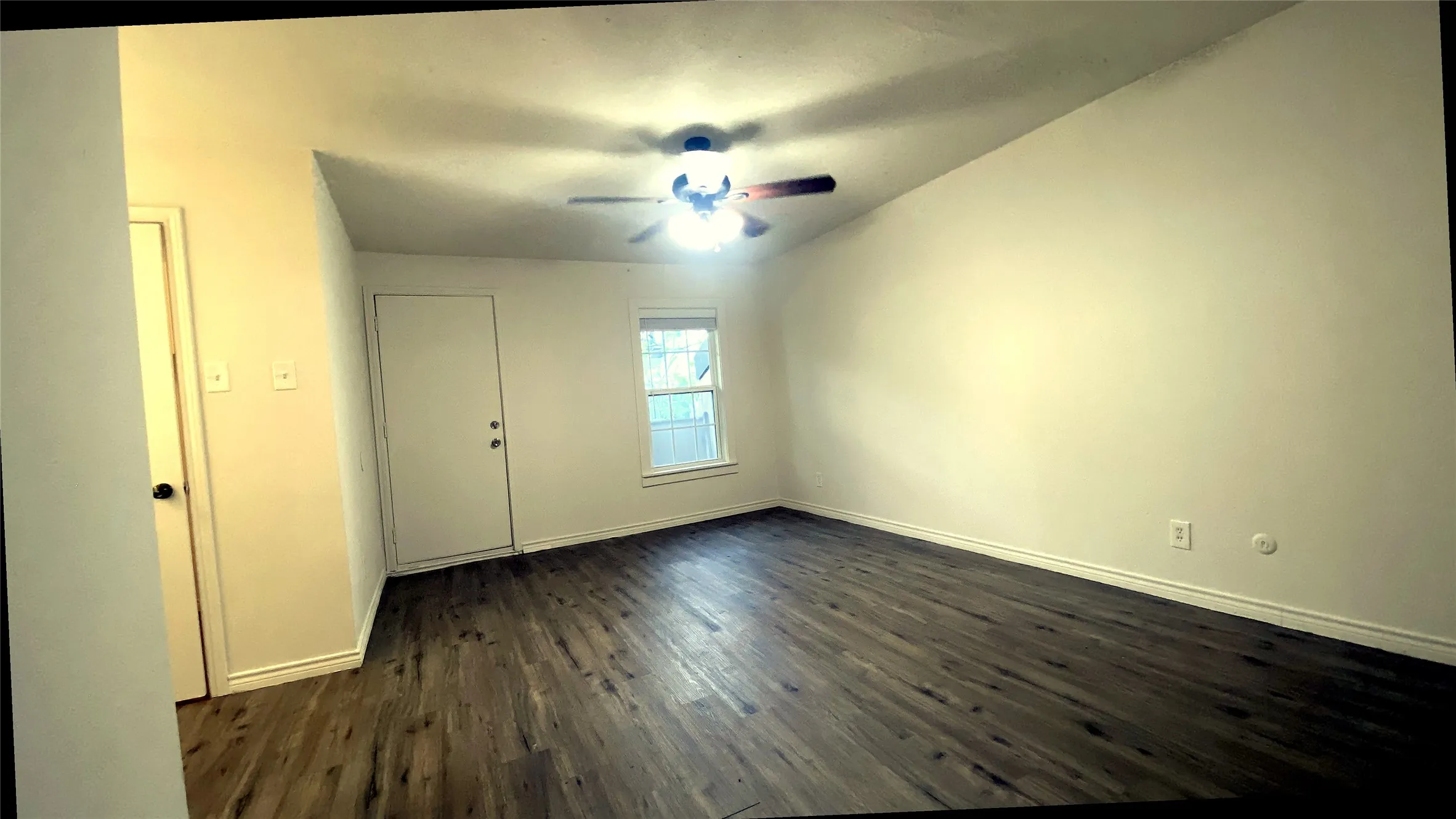 Condominium For Sale in Dallas County , 6019 Ridgecrest Road 204B, Dallas, Texas 75231, 2 Bedroom, 3 Bathroom, 1 Garage spaces, 1,092 Sqft, built in 1979, mls#21395578, Real Estate Agent in Dallas, Homes For Sale in Dallas county, Homes For Sale in Dallas, Realtor in Dallas Texas, Real Estate Brokerage Independent Realty Texas, Luminita Cordes Realtor