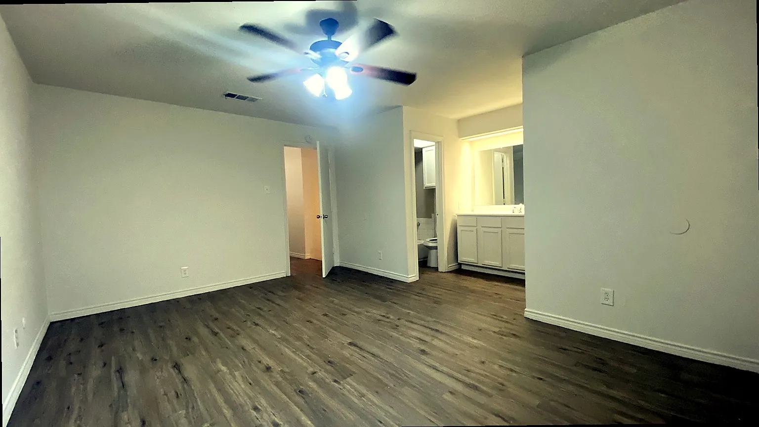 Condominium For Sale in Dallas County , 6019 Ridgecrest Road 204B, Dallas, Texas 75231, 2 Bedroom, 3 Bathroom, 1 Garage spaces, 1,092 Sqft, built in 1979, mls#21395578, Real Estate Agent in Dallas, Homes For Sale in Dallas county, Homes For Sale in Dallas, Realtor in Dallas Texas, Real Estate Brokerage Independent Realty Texas, Luminita Cordes Realtor