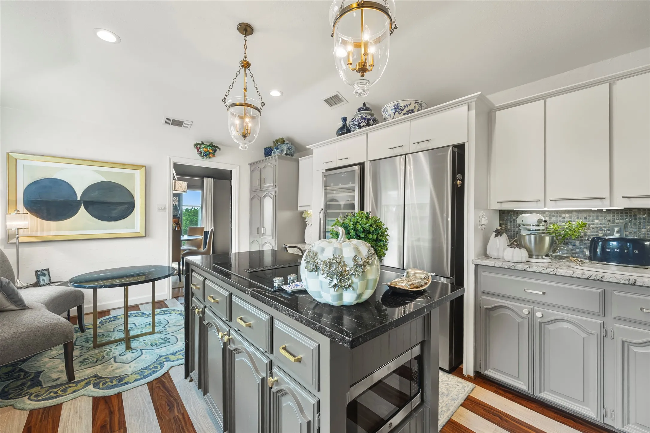 Kitchen on the upper​​‌​​​​‌​​‌‌​‌‌​​​‌‌​‌​‌​‌​​​‌​​ level.