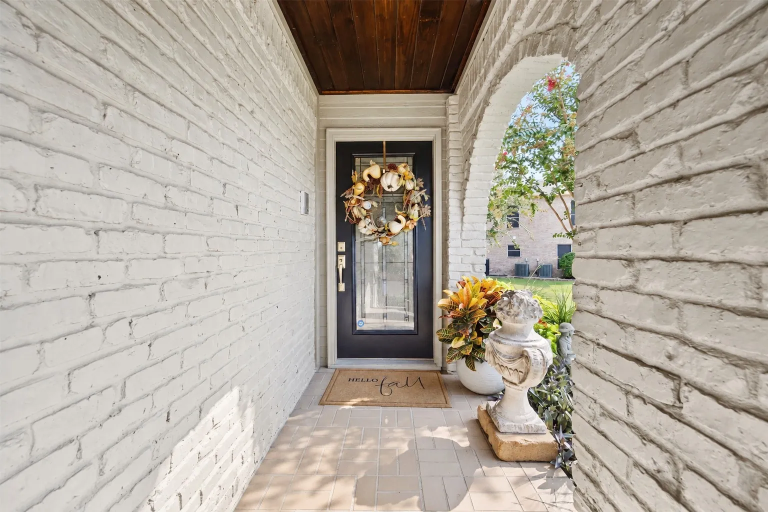 Single Family Residence For Sale in Rockwall County , 5713 Southern Cross Drive, Rockwall, Texas 75032, 3 Bedroom, 3 Bathroom, 2 Garage spaces, 2,920 Sqft, built in 1985, mls#21394112, Real Estate Agent in Rockwall, Homes For Sale in Rockwall county, Homes For Sale in Rockwall, Realtor in Rockwall Texas, Real Estate Brokerage Independent Realty Texas, Luminita Cordes Realtor