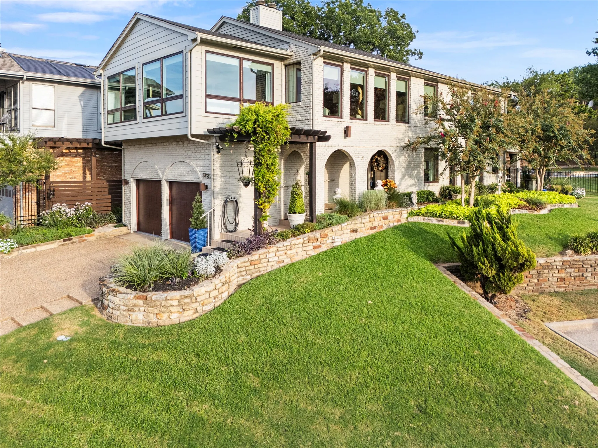 Single Family Residence For Sale in Rockwall County , 5713 Southern Cross Drive, Rockwall, Texas 75032, 3 Bedroom, 3 Bathroom, 2 Garage spaces, 2,920 Sqft, built in 1985, mls#21394112, Real Estate Agent in Rockwall, Homes For Sale in Rockwall county, Homes For Sale in Rockwall, Realtor in Rockwall Texas, Real Estate Brokerage Independent Realty Texas, Luminita Cordes Realtor