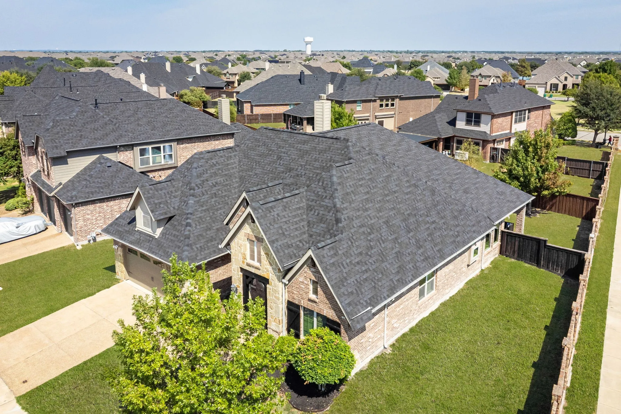 Single Family Residence For Sale in Kaufman County , 1100 Somerset Circle, Forney, Texas 75126, 3 Bedroom, 3 Bathroom, 2 Garage spaces, 2,672 Sqft, built in 2015, mls#21395576, Real Estate Agent in Forney, Homes For Sale in Kaufman county, Homes For Sale in Forney, Realtor in Forney Texas, Real Estate Brokerage Independent Realty Texas, Luminita Cordes Realtor