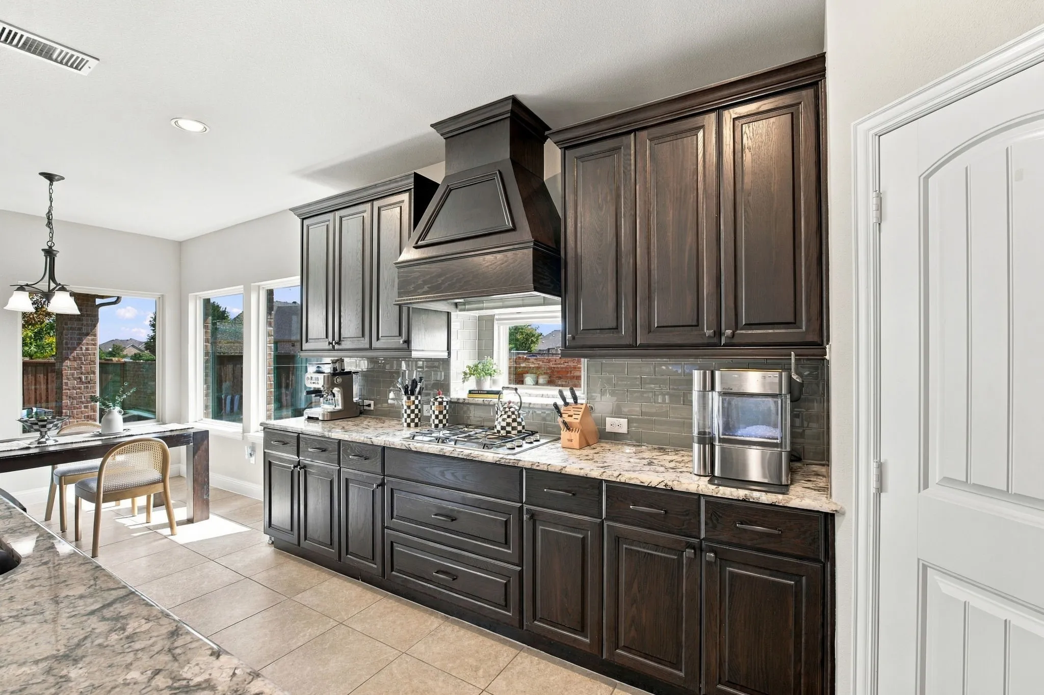 Single Family Residence For Sale in Kaufman County , 1100 Somerset Circle, Forney, Texas 75126, 3 Bedroom, 3 Bathroom, 2 Garage spaces, 2,672 Sqft, built in 2015, mls#21395576, Real Estate Agent in Forney, Homes For Sale in Kaufman county, Homes For Sale in Forney, Realtor in Forney Texas, Real Estate Brokerage Independent Realty Texas, Luminita Cordes Realtor