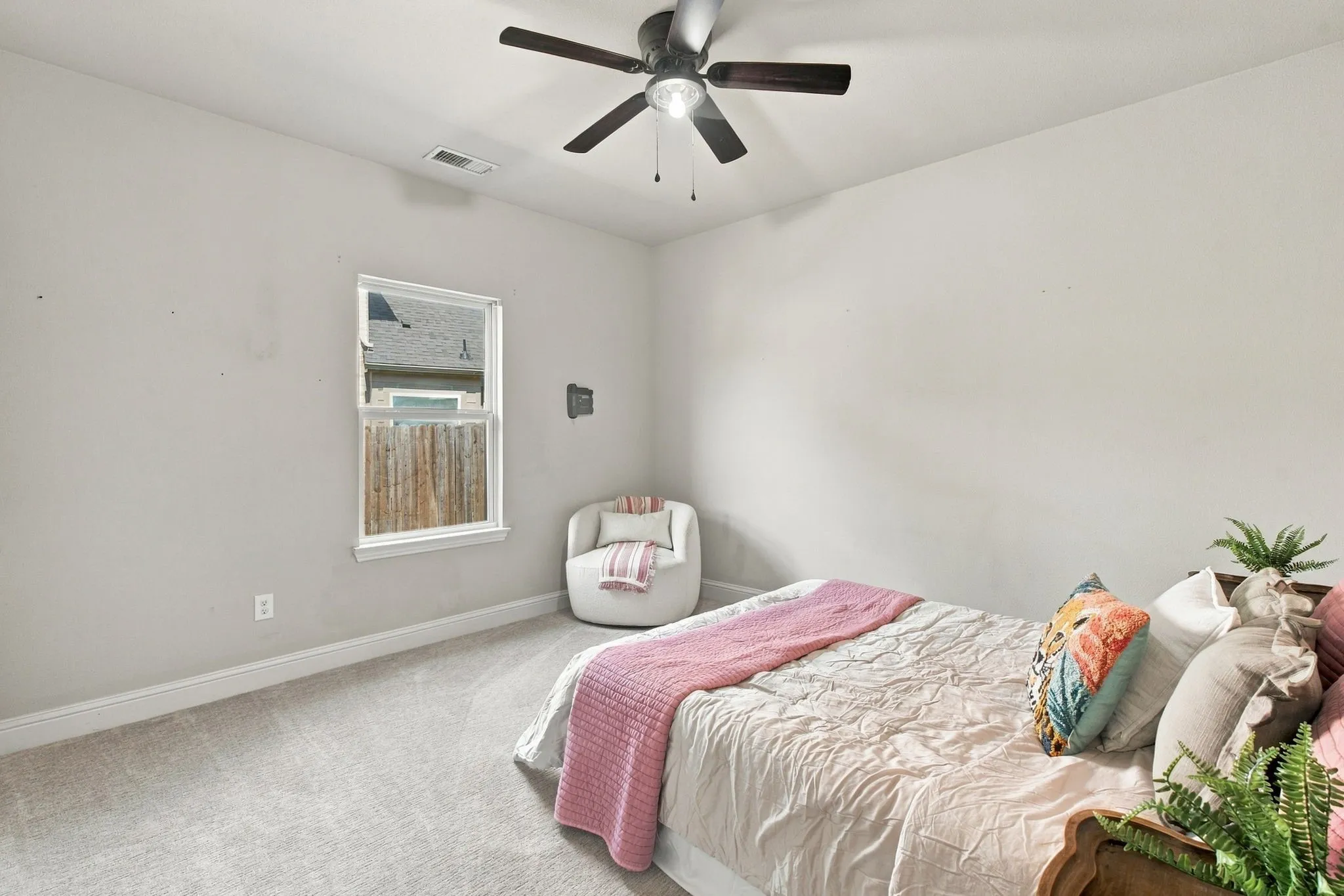 Single Family Residence For Sale in Kaufman County , 1100 Somerset Circle, Forney, Texas 75126, 3 Bedroom, 3 Bathroom, 2 Garage spaces, 2,672 Sqft, built in 2015, mls#21395576, Real Estate Agent in Forney, Homes For Sale in Kaufman county, Homes For Sale in Forney, Realtor in Forney Texas, Real Estate Brokerage Independent Realty Texas, Luminita Cordes Realtor
