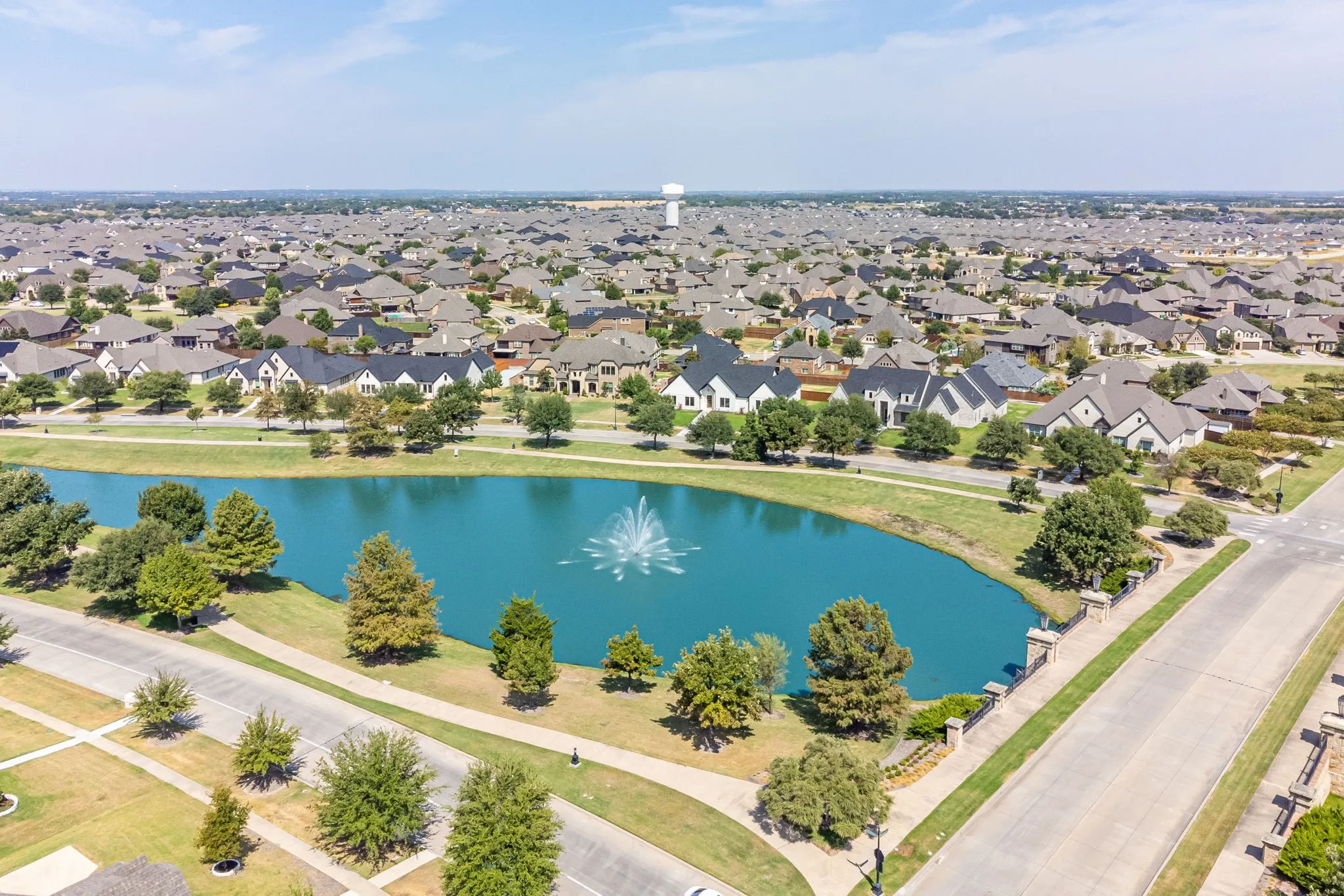 Single Family Residence For Sale in Kaufman County , 1100 Somerset Circle, Forney, Texas 75126, 3 Bedroom, 3 Bathroom, 2 Garage spaces, 2,672 Sqft, built in 2015, mls#21395576, Real Estate Agent in Forney, Homes For Sale in Kaufman county, Homes For Sale in Forney, Realtor in Forney Texas, Real Estate Brokerage Independent Realty Texas, Luminita Cordes Realtor