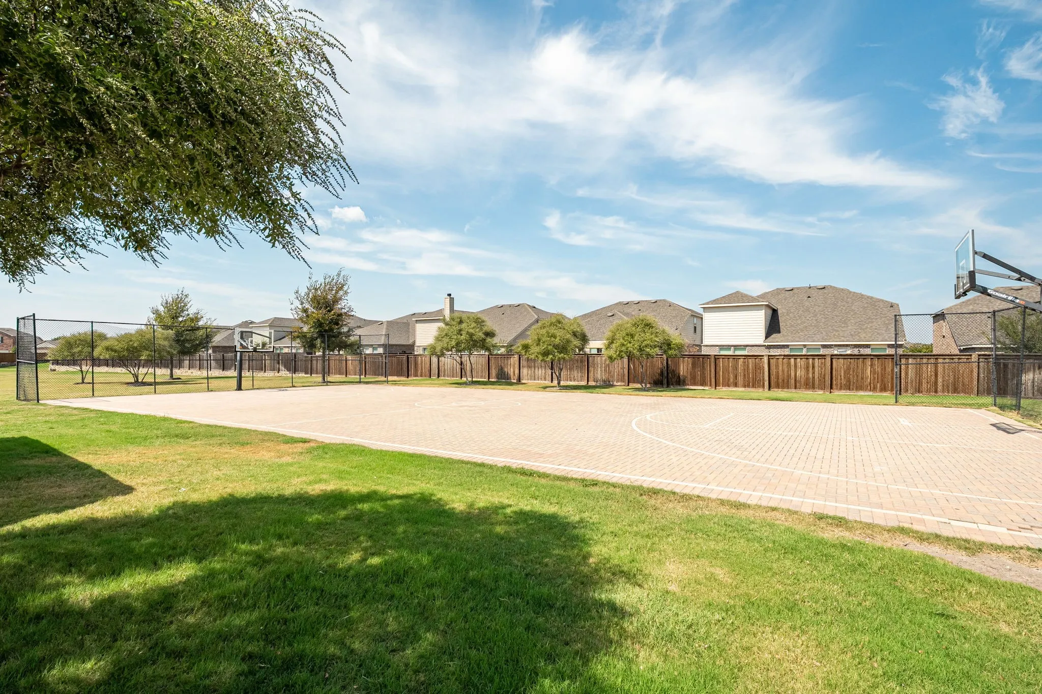 Single Family Residence For Sale in Kaufman County , 1100 Somerset Circle, Forney, Texas 75126, 3 Bedroom, 3 Bathroom, 2 Garage spaces, 2,672 Sqft, built in 2015, mls#21395576, Real Estate Agent in Forney, Homes For Sale in Kaufman county, Homes For Sale in Forney, Realtor in Forney Texas, Real Estate Brokerage Independent Realty Texas, Luminita Cordes Realtor