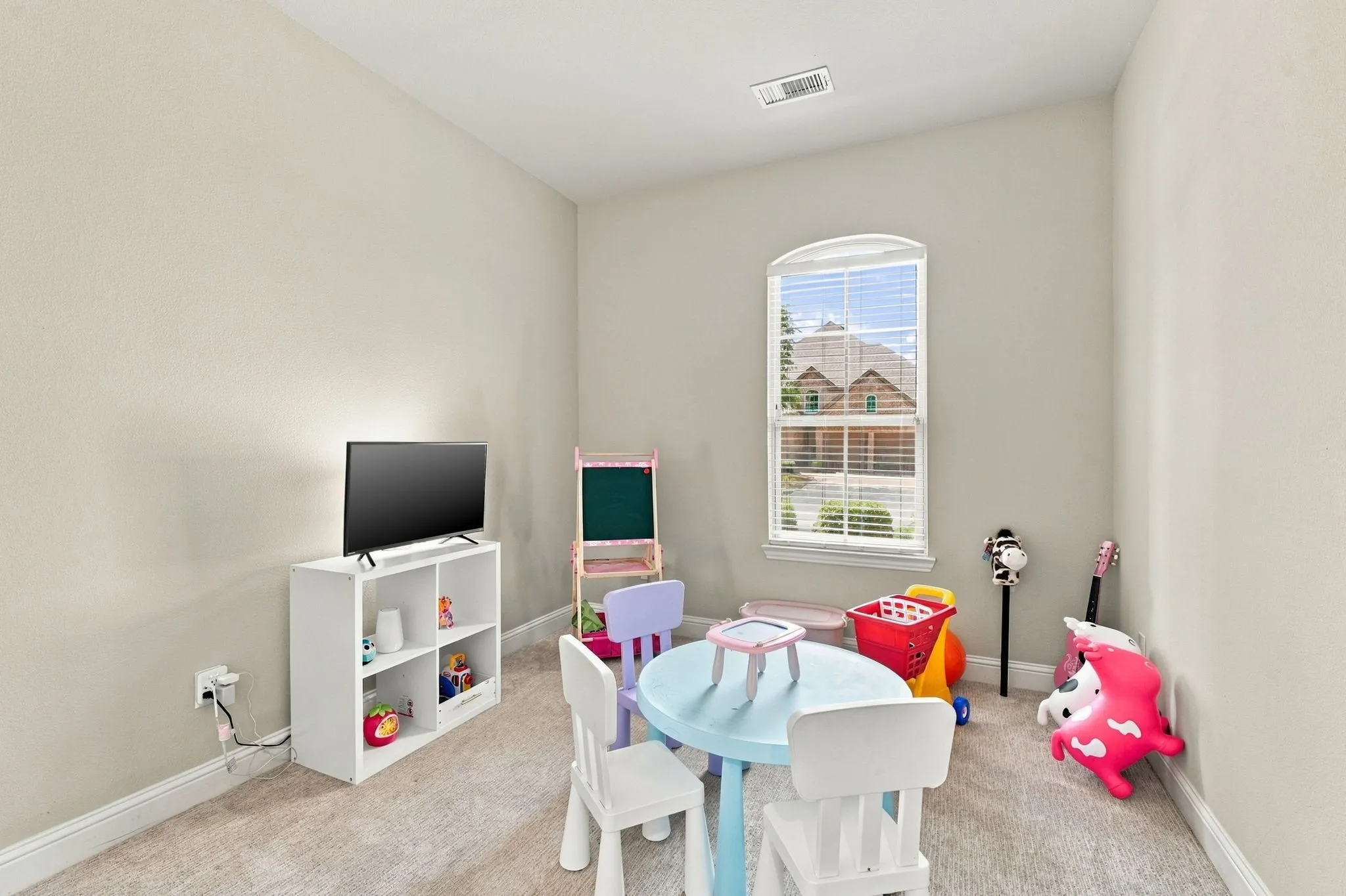 Single Family Residence For Sale in Kaufman County , 1100 Somerset Circle, Forney, Texas 75126, 3 Bedroom, 3 Bathroom, 2 Garage spaces, 2,672 Sqft, built in 2015, mls#21395576, Real Estate Agent in Forney, Homes For Sale in Kaufman county, Homes For Sale in Forney, Realtor in Forney Texas, Real Estate Brokerage Independent Realty Texas, Luminita Cordes Realtor