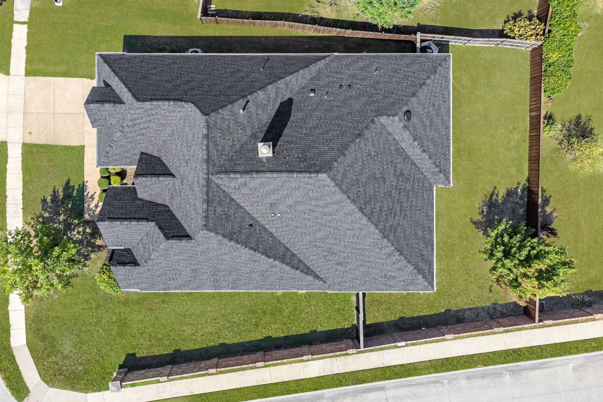 Single Family Residence For Sale in Kaufman County , 1100 Somerset Circle, Forney, Texas 75126, 3 Bedroom, 3 Bathroom, 2 Garage spaces, 2,672 Sqft, built in 2015, mls#21395576, Real Estate Agent in Forney, Homes For Sale in Kaufman county, Homes For Sale in Forney, Realtor in Forney Texas, Real Estate Brokerage Independent Realty Texas, Luminita Cordes Realtor