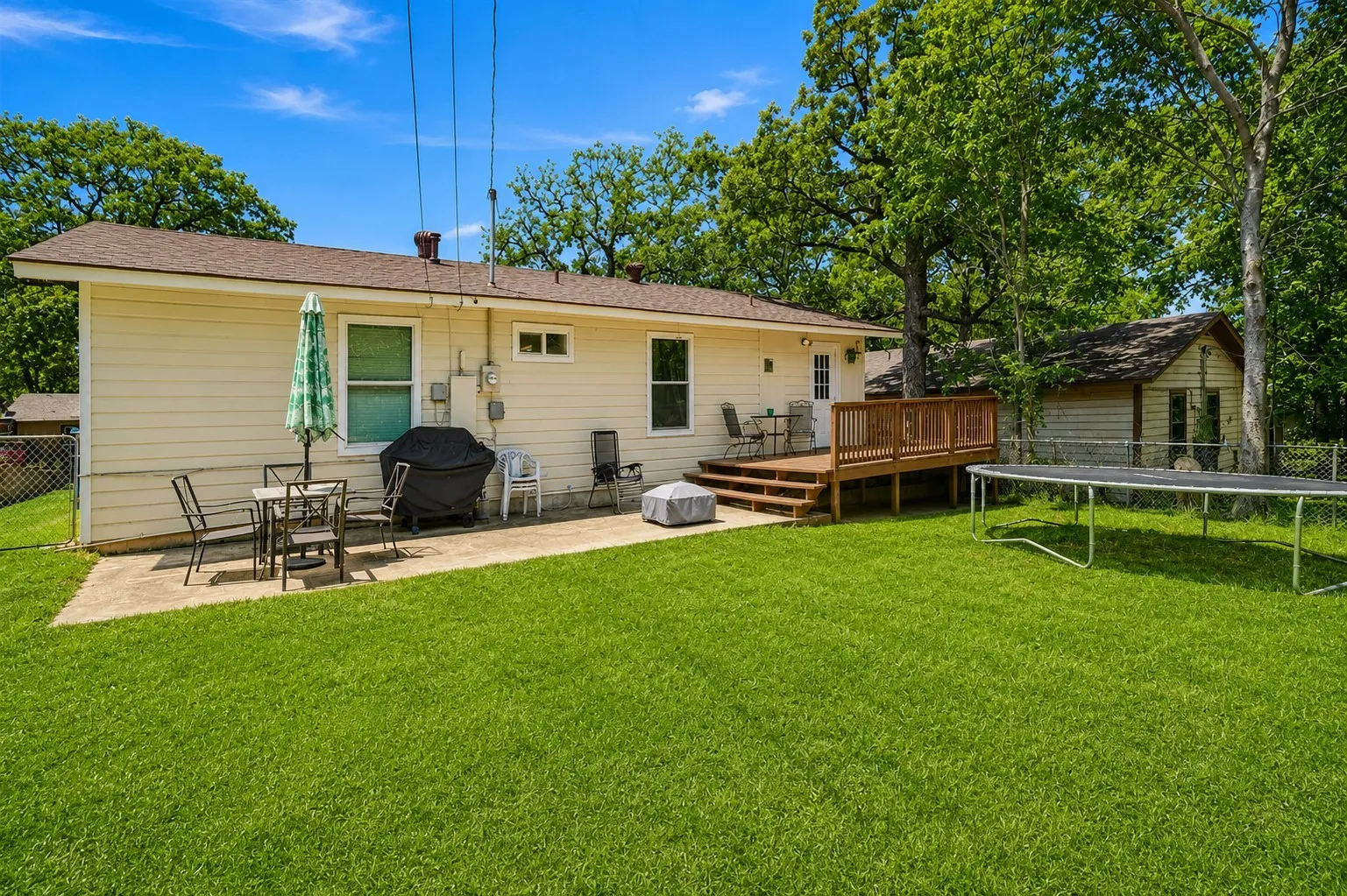 Single Family Residence For Sale in Grayson County , 1111 Ridgewood Road, Denison, Texas 75020, 3 Bedroom, 1 Bathroom, Garage spaces, 1,052 Sqft, built in 1960, mls#21336999, Real Estate Agent in Denison, Homes For Sale in Grayson county, Homes For Sale in Denison, Realtor in Denison Texas, Real Estate Brokerage Independent Realty Texas, Luminita Cordes Realtor
