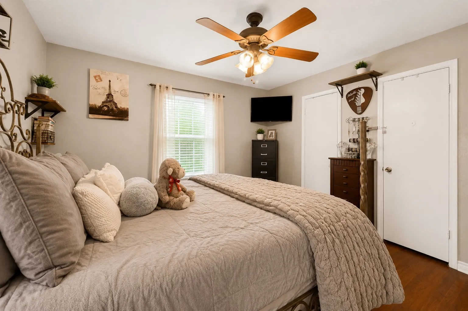 Single Family Residence For Sale in Grayson County , 1111 Ridgewood Road, Denison, Texas 75020, 3 Bedroom, 1 Bathroom, Garage spaces, 1,052 Sqft, built in 1960, mls#21336999, Real Estate Agent in Denison, Homes For Sale in Grayson county, Homes For Sale in Denison, Realtor in Denison Texas, Real Estate Brokerage Independent Realty Texas, Luminita Cordes Realtor