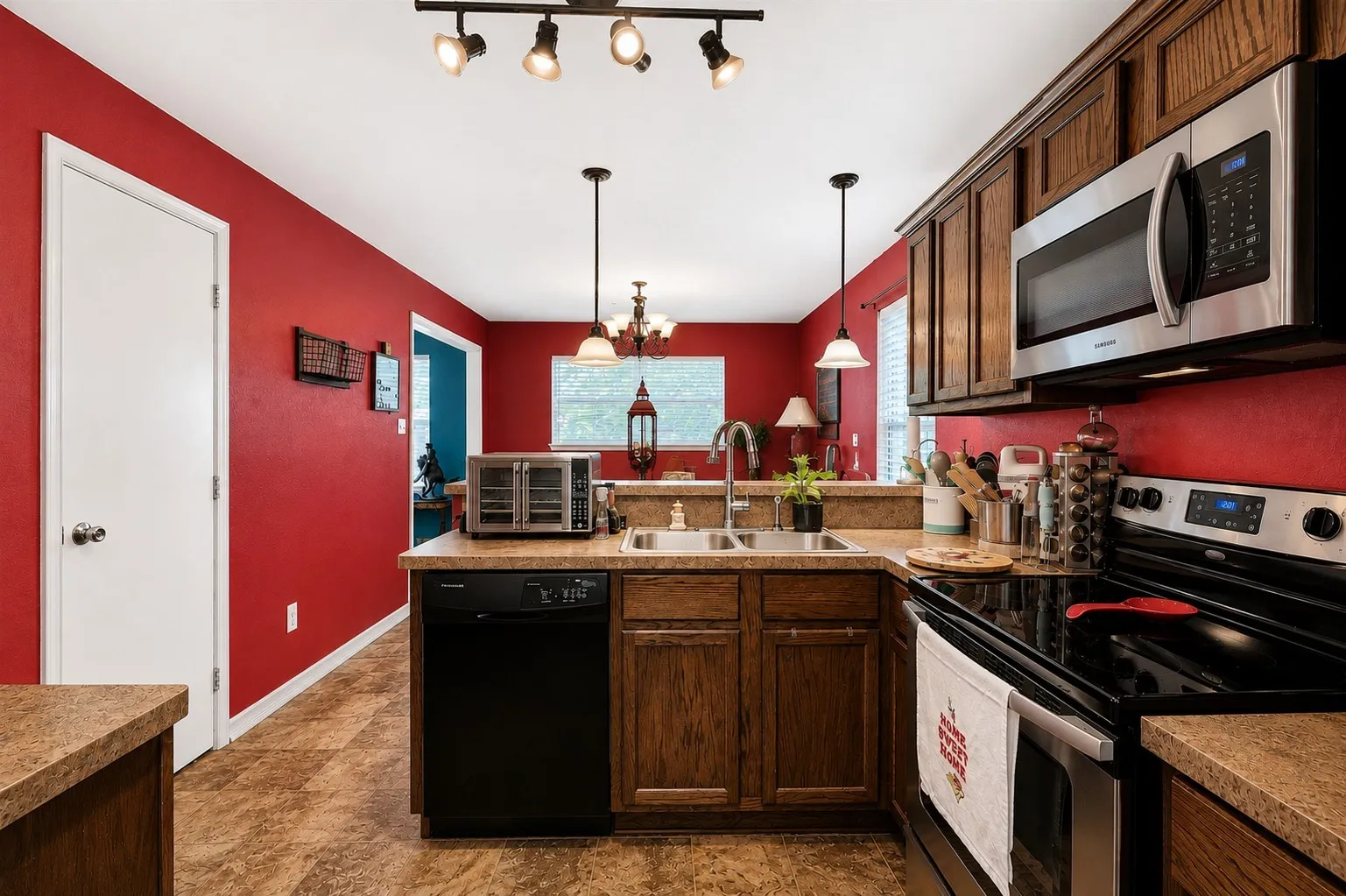 Single Family Residence For Sale in Grayson County , 1111 Ridgewood Road, Denison, Texas 75020, 3 Bedroom, 1 Bathroom, Garage spaces, 1,052 Sqft, built in 1960, mls#21336999, Real Estate Agent in Denison, Homes For Sale in Grayson county, Homes For Sale in Denison, Realtor in Denison Texas, Real Estate Brokerage Independent Realty Texas, Luminita Cordes Realtor