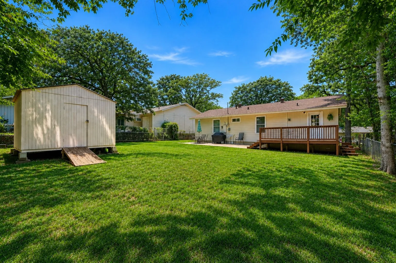 Single Family Residence For Sale in Grayson County , 1111 Ridgewood Road, Denison, Texas 75020, 3 Bedroom, 1 Bathroom, Garage spaces, 1,052 Sqft, built in 1960, mls#21336999, Real Estate Agent in Denison, Homes For Sale in Grayson county, Homes For Sale in Denison, Realtor in Denison Texas, Real Estate Brokerage Independent Realty Texas, Luminita Cordes Realtor