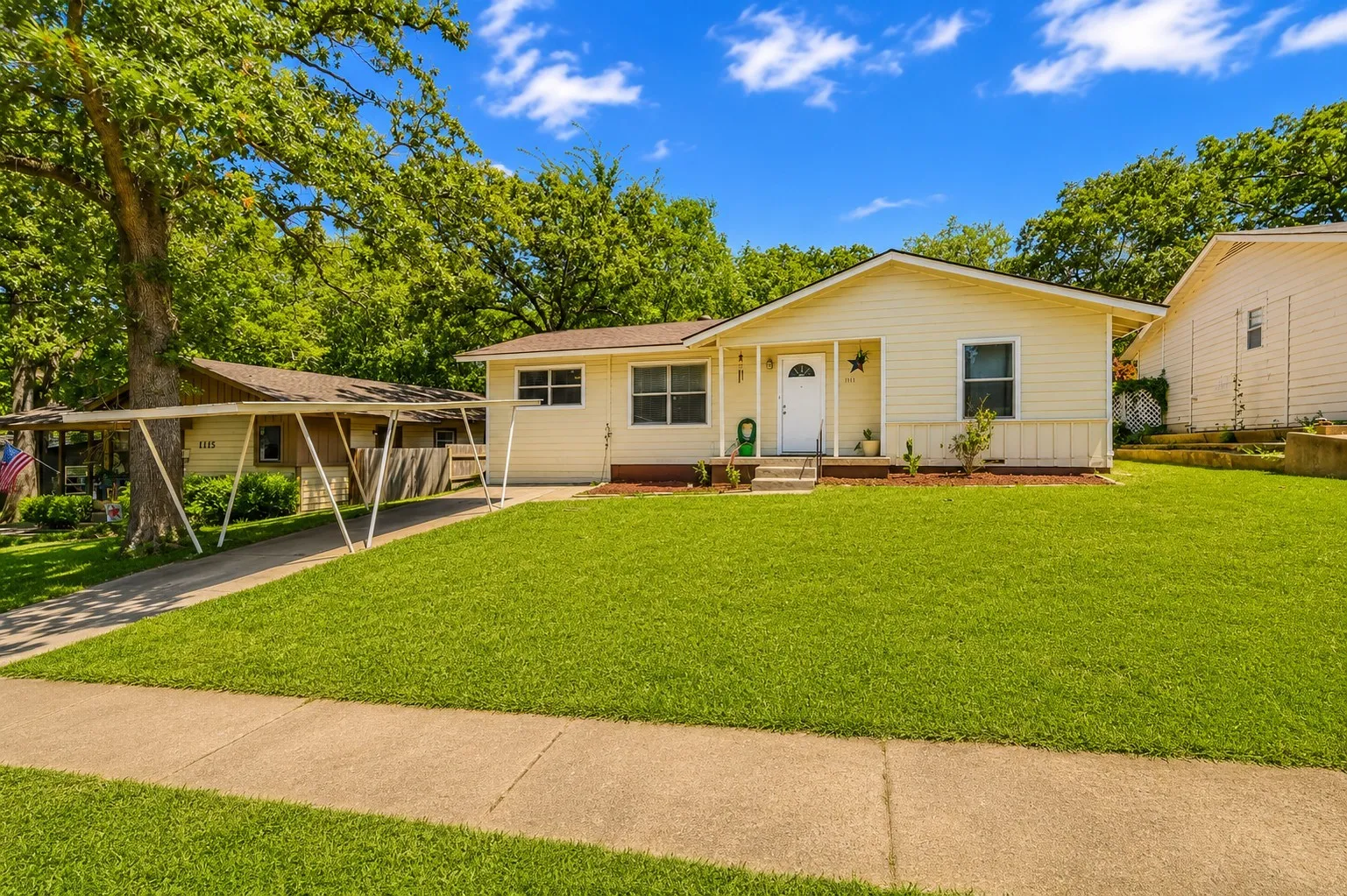 Single Family Residence For Sale in Grayson County , 1111 Ridgewood Road, Denison, Texas 75020, 3 Bedroom, 1 Bathroom, Garage spaces, 1,052 Sqft, built in 1960, mls#21336999, Real Estate Agent in Denison, Homes For Sale in Grayson county, Homes For Sale in Denison, Realtor in Denison Texas, Real Estate Brokerage Independent Realty Texas, Luminita Cordes Realtor