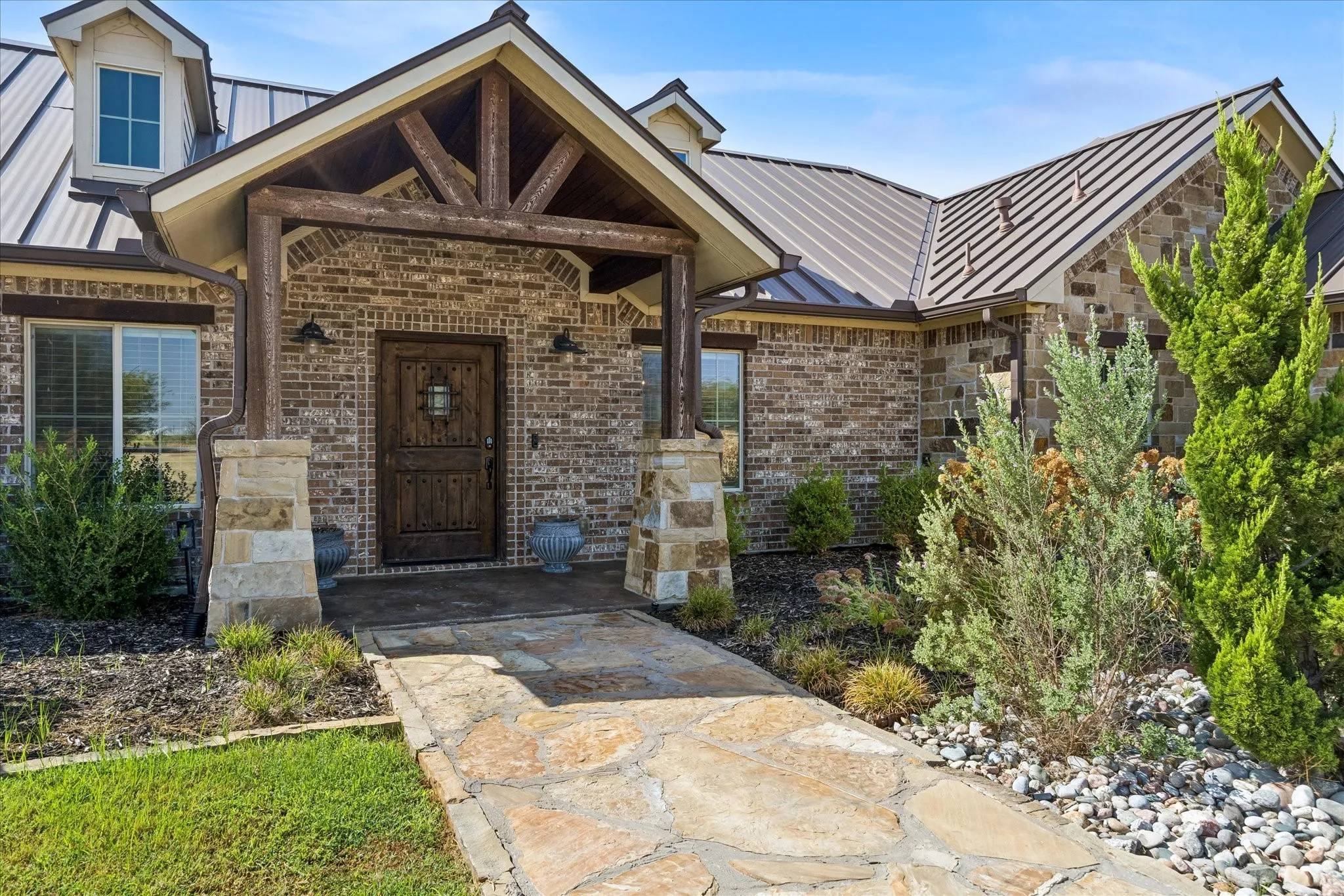 Single Family Residence For Sale in Denton County , 12953 Flow Road, Krum, Texas 76249, 4 Bedroom, 3 Bathroom, 2 Garage spaces, 2,407 Sqft, built in 2017, mls#21394555, Real Estate Agent in Krum, Homes For Sale in Denton county, Homes For Sale in Krum, Realtor in Krum Texas, Real Estate Brokerage Independent Realty Texas, Luminita Cordes Realtor