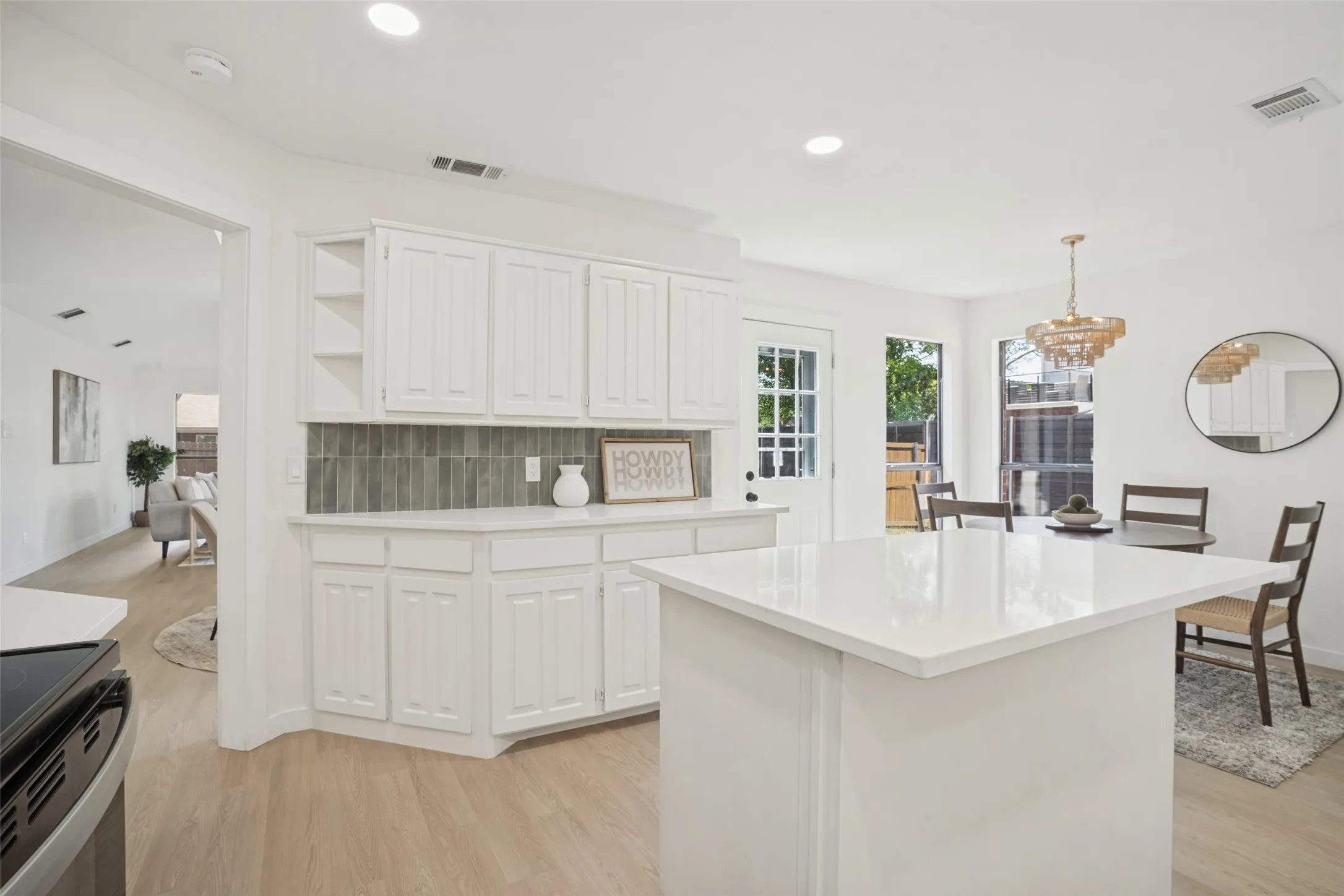 Single Family Residence For Sale in Denton County , 2237 Oak Bluff Drive, Flower Mound, Texas 75028, 3 Bedroom, 2 Bathroom, 2 Garage spaces, 1,791 Sqft, built in 1984, mls#21395543, Real Estate Agent in Flower Mound, Homes For Sale in Denton county, Homes For Sale in Flower Mound, Realtor in Flower Mound Texas, Real Estate Brokerage Independent Realty Texas, Luminita Cordes Realtor