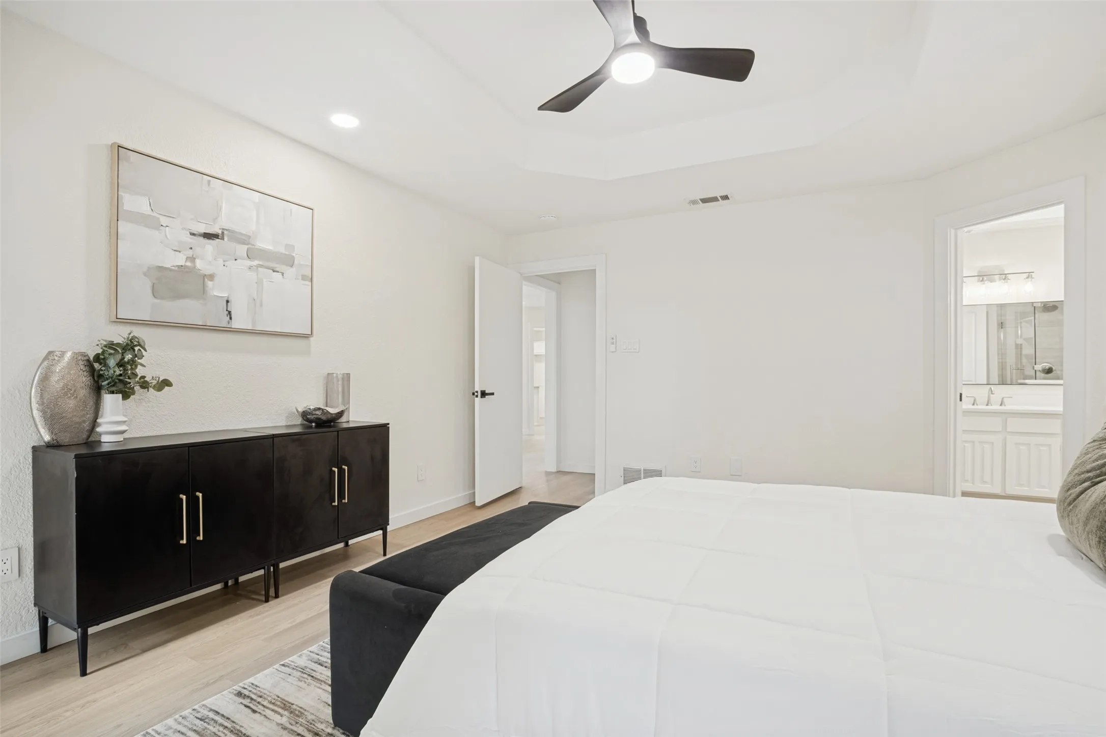 Single Family Residence For Sale in Denton County , 2237 Oak Bluff Drive, Flower Mound, Texas 75028, 3 Bedroom, 2 Bathroom, 2 Garage spaces, 1,791 Sqft, built in 1984, mls#21395543, Real Estate Agent in Flower Mound, Homes For Sale in Denton county, Homes For Sale in Flower Mound, Realtor in Flower Mound Texas, Real Estate Brokerage Independent Realty Texas, Luminita Cordes Realtor