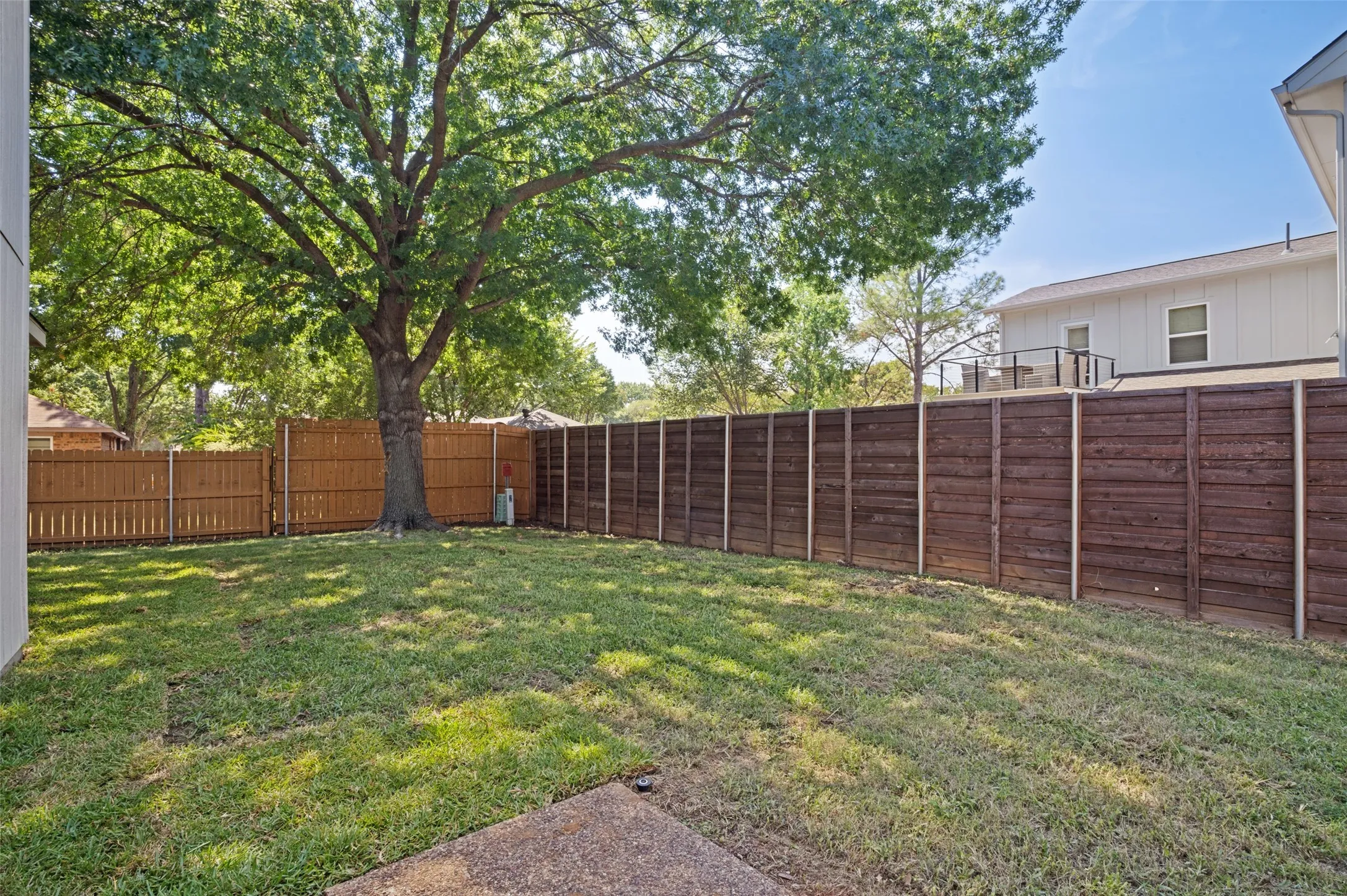 Single Family Residence For Sale in Denton County , 2237 Oak Bluff Drive, Flower Mound, Texas 75028, 3 Bedroom, 2 Bathroom, 2 Garage spaces, 1,791 Sqft, built in 1984, mls#21395543, Real Estate Agent in Flower Mound, Homes For Sale in Denton county, Homes For Sale in Flower Mound, Realtor in Flower Mound Texas, Real Estate Brokerage Independent Realty Texas, Luminita Cordes Realtor