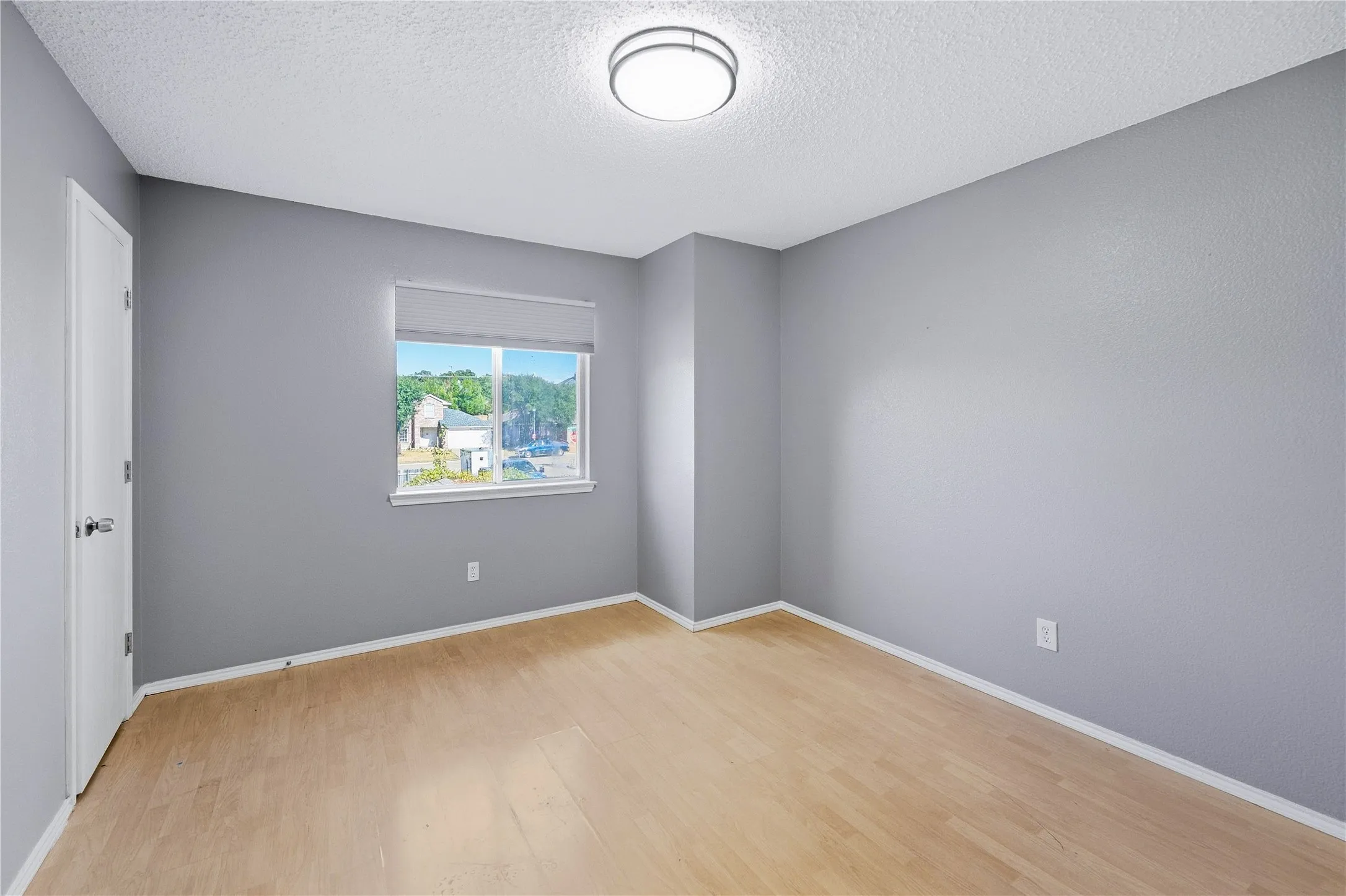 Single Family Residence For Sale in Dallas County , 5666 Hunters Bend Lane, Dallas, Texas 75249, 4 Bedroom, 3 Bathroom, 2 Garage spaces, 2,442 Sqft, built in 2003, mls#21393396, Real Estate Agent in Dallas, Homes For Sale in Dallas county, Homes For Sale in Dallas, Realtor in Dallas Texas, Real Estate Brokerage Independent Realty Texas, Luminita Cordes Realtor