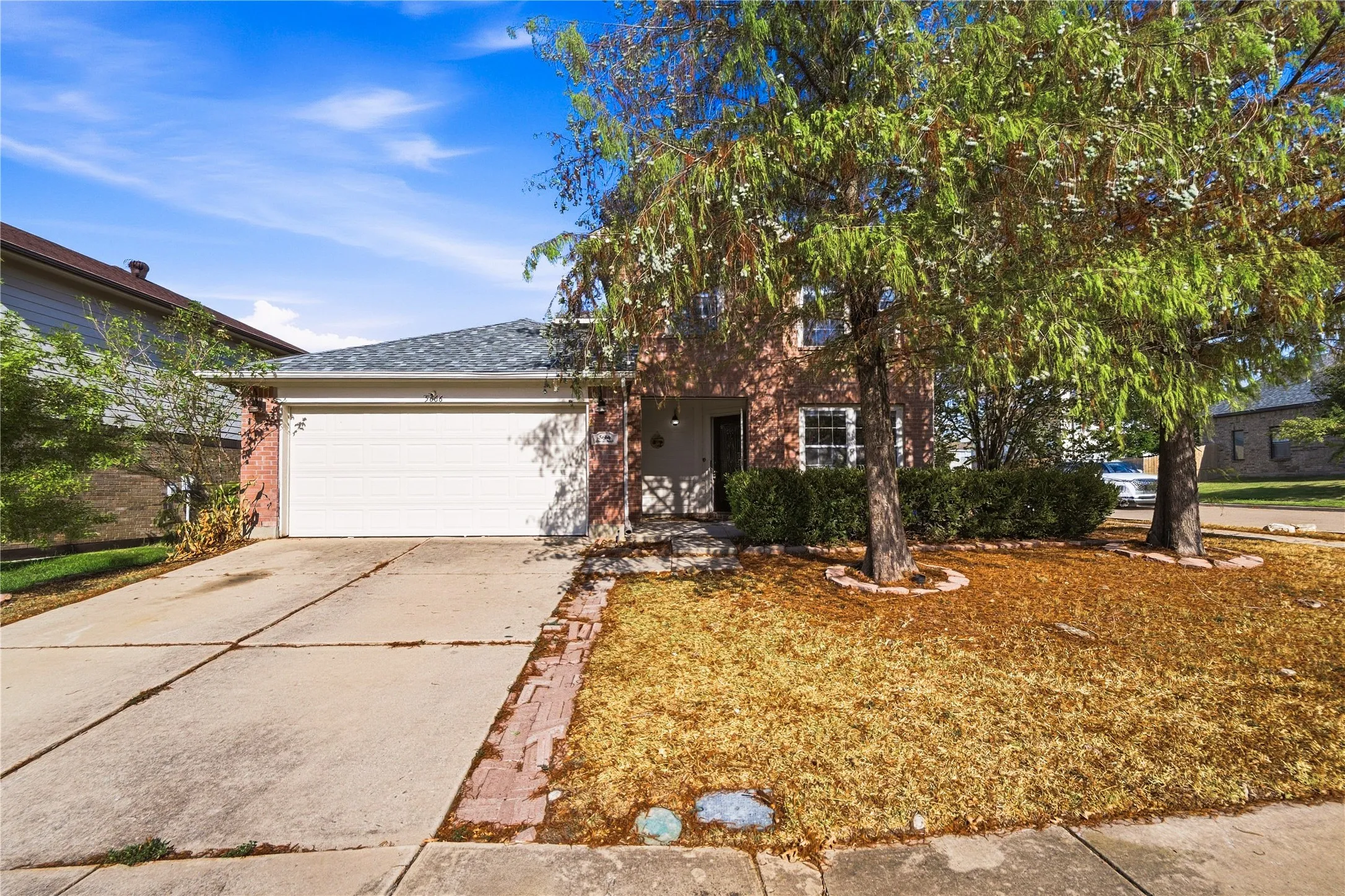Single Family Residence For Sale in Dallas County , 5666 Hunters Bend Lane, Dallas, Texas 75249, 4 Bedroom, 3 Bathroom, 2 Garage spaces, 2,442 Sqft, built in 2003, mls#21393396, Real Estate Agent in Dallas, Homes For Sale in Dallas county, Homes For Sale in Dallas, Realtor in Dallas Texas, Real Estate Brokerage Independent Realty Texas, Luminita Cordes Realtor