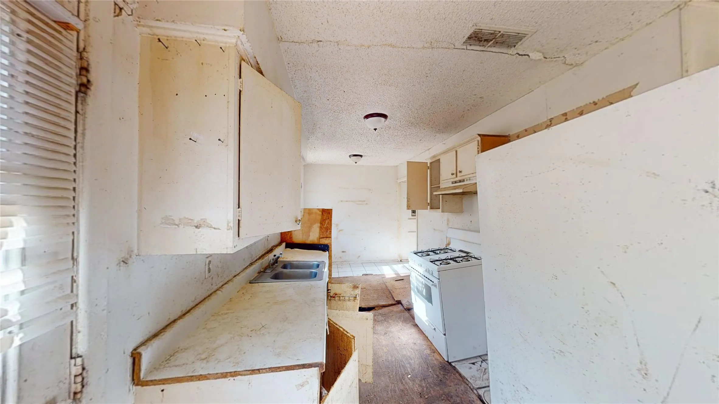 Single Family Residence For Sale in Dallas County , 1923 Spiceberry Lane, Mesquite, Texas 75149, 3 Bedroom, 2 Bathroom, 2 Garage spaces, 1,273 Sqft, built in 1963, mls#21395615, Real Estate Agent in Mesquite, Homes For Sale in Dallas county, Homes For Sale in Mesquite, Realtor in Mesquite Texas, Real Estate Brokerage Independent Realty Texas, Luminita Cordes Realtor