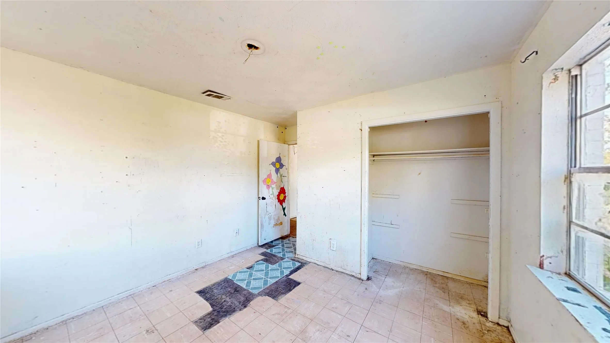 Single Family Residence For Sale in Dallas County , 1923 Spiceberry Lane, Mesquite, Texas 75149, 3 Bedroom, 2 Bathroom, 2 Garage spaces, 1,273 Sqft, built in 1963, mls#21395615, Real Estate Agent in Mesquite, Homes For Sale in Dallas county, Homes For Sale in Mesquite, Realtor in Mesquite Texas, Real Estate Brokerage Independent Realty Texas, Luminita Cordes Realtor