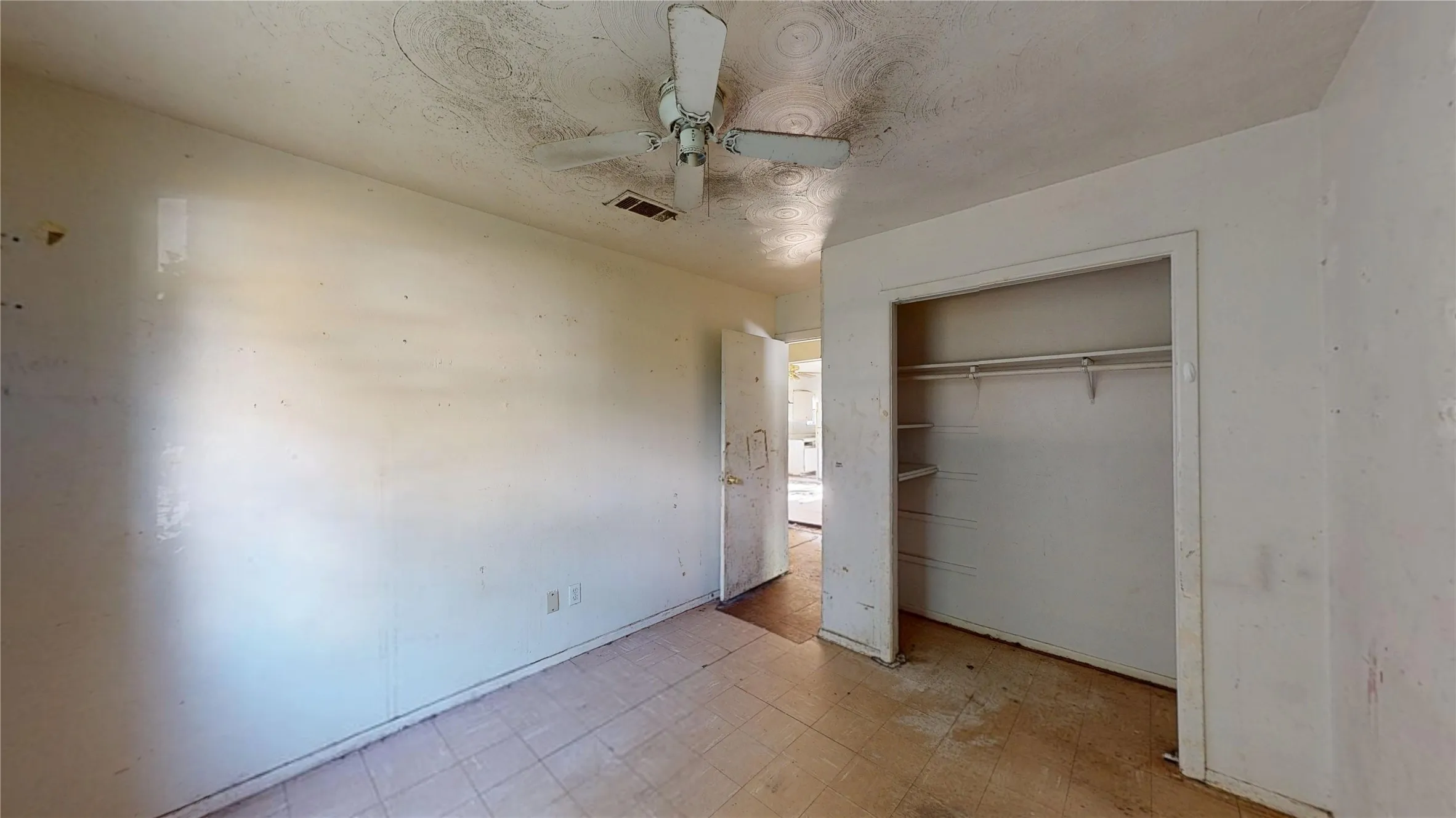 Single Family Residence For Sale in Dallas County , 1923 Spiceberry Lane, Mesquite, Texas 75149, 3 Bedroom, 2 Bathroom, 2 Garage spaces, 1,273 Sqft, built in 1963, mls#21395615, Real Estate Agent in Mesquite, Homes For Sale in Dallas county, Homes For Sale in Mesquite, Realtor in Mesquite Texas, Real Estate Brokerage Independent Realty Texas, Luminita Cordes Realtor
